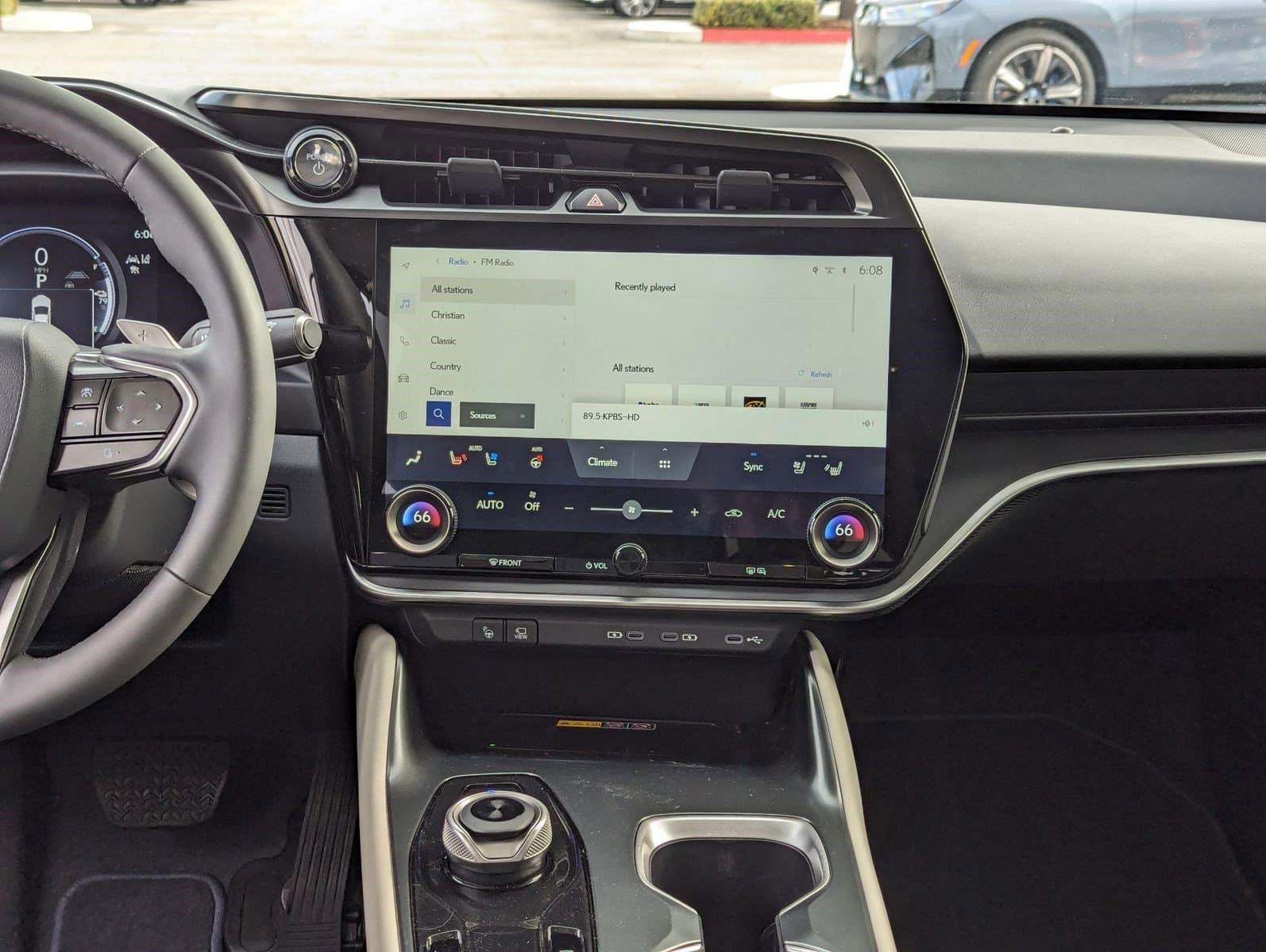 Vehicle photo 27