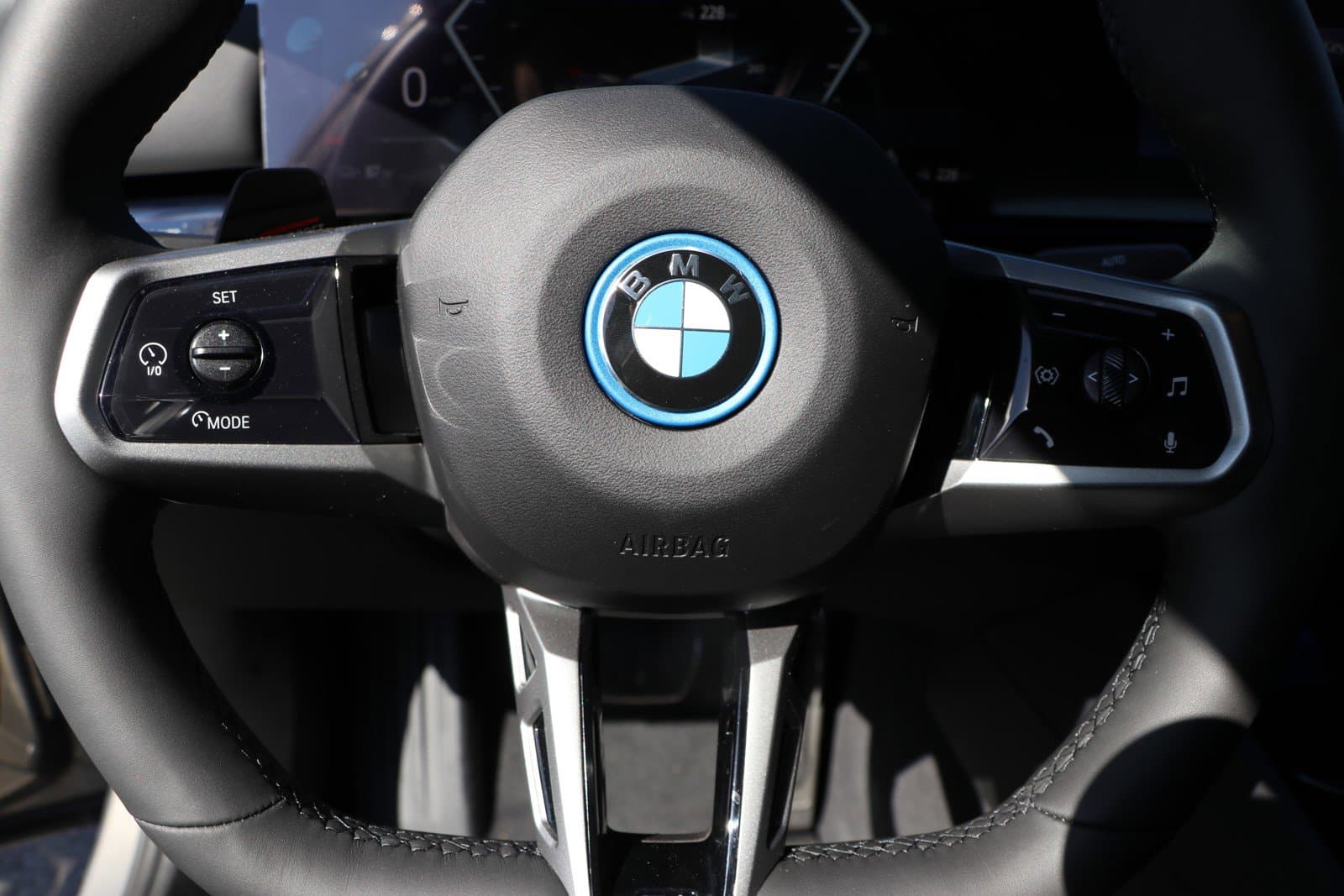 Vehicle photo 15