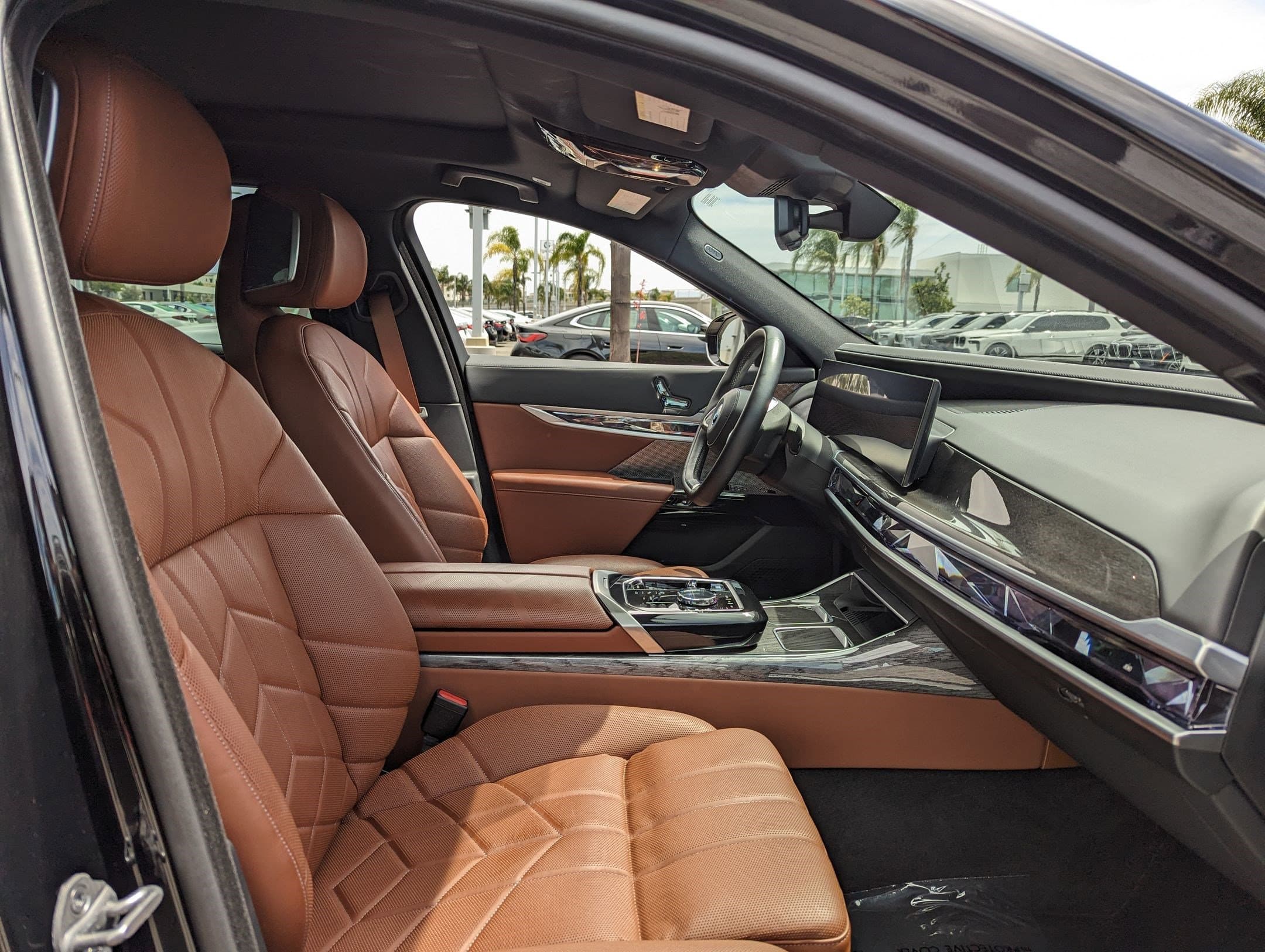 Vehicle photo 32