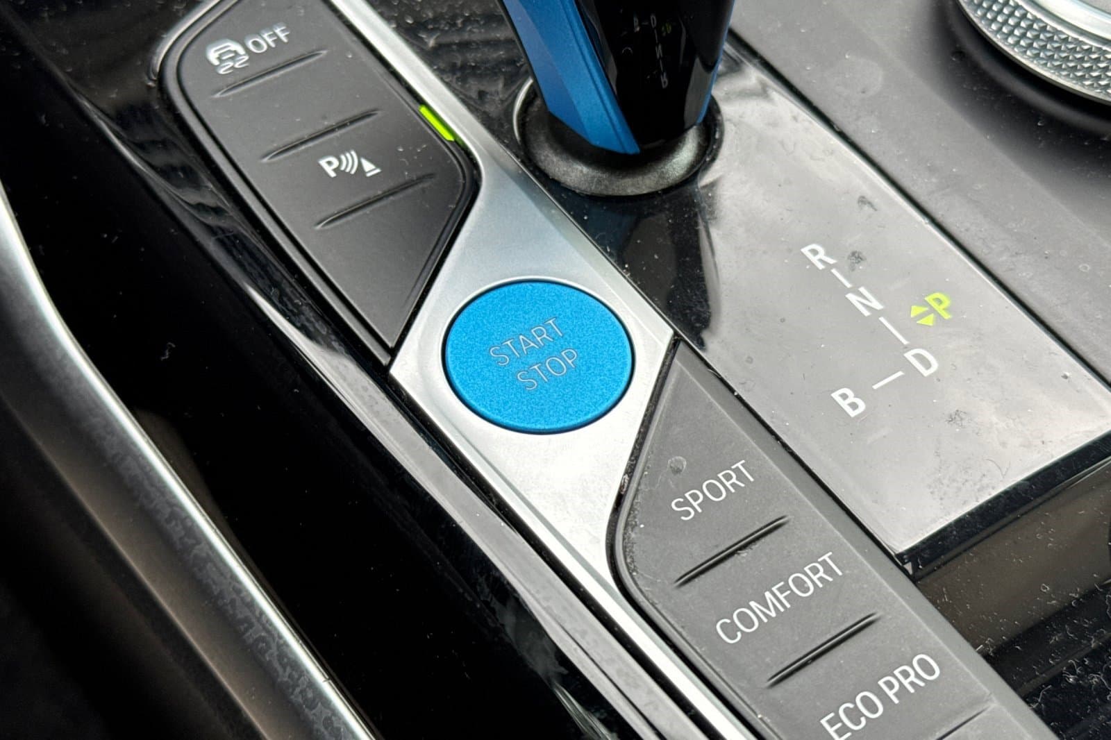 Vehicle photo 25
