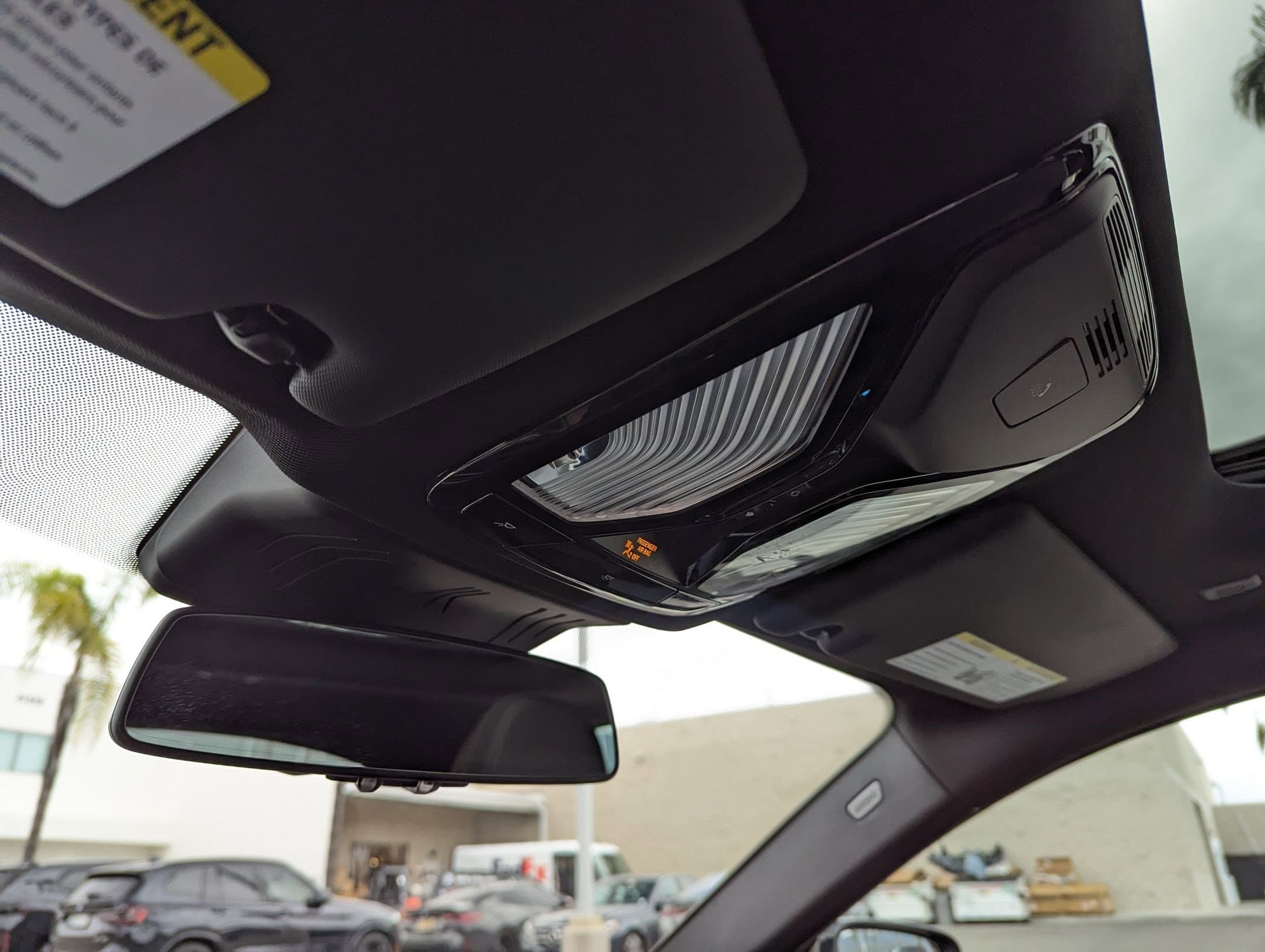 Vehicle photo 26
