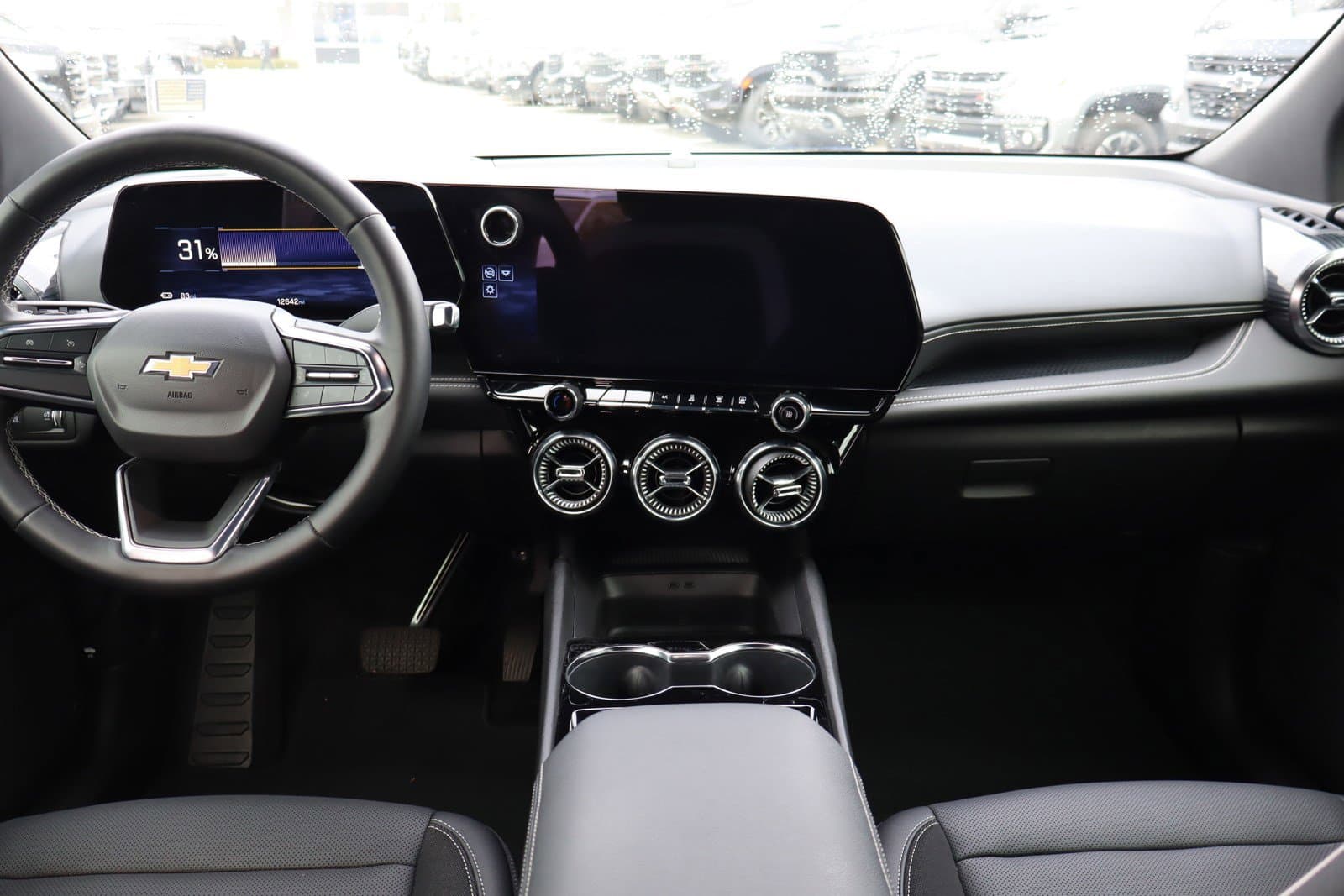 Vehicle photo 12