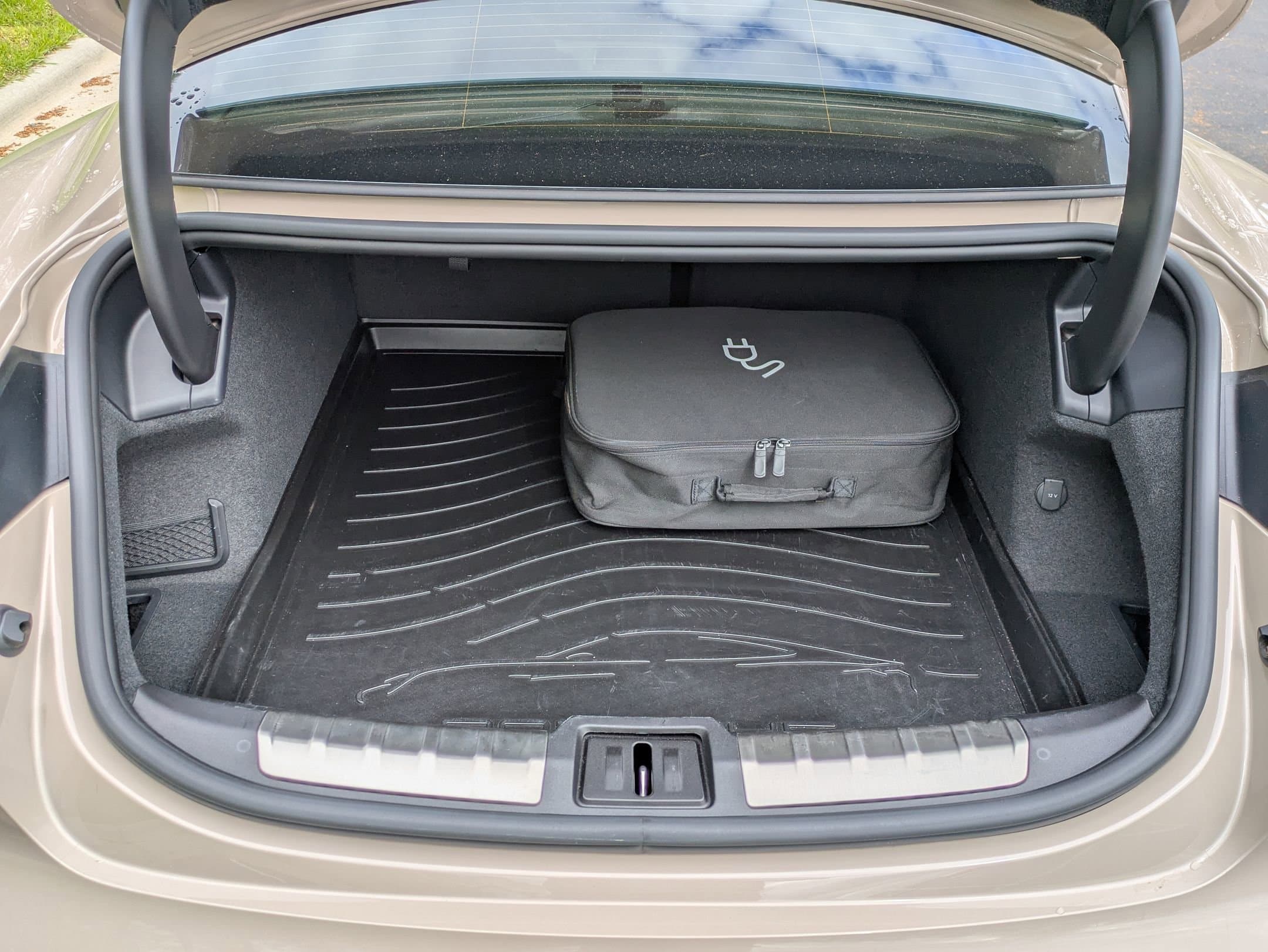 Vehicle photo 25