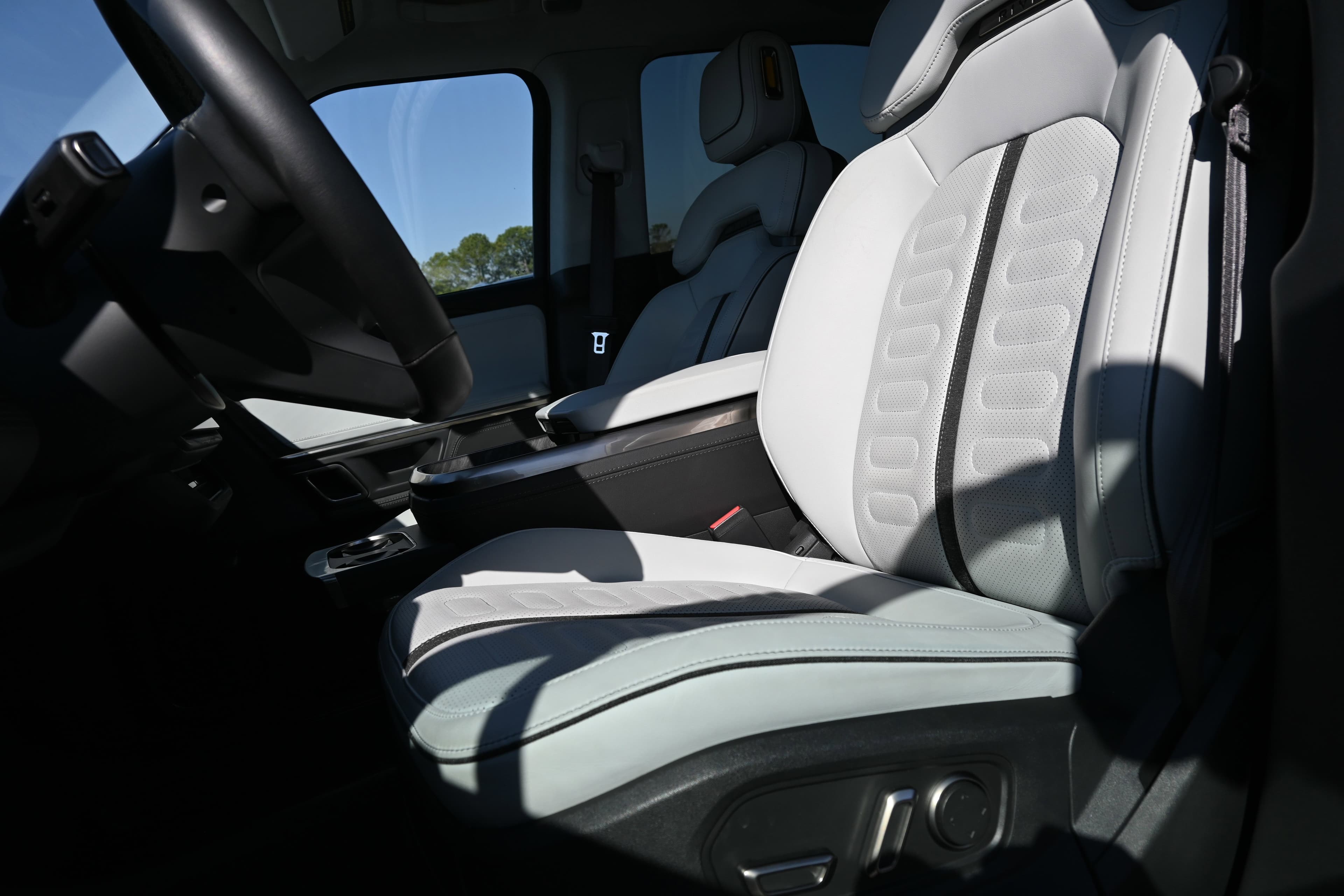 Vehicle photo 19