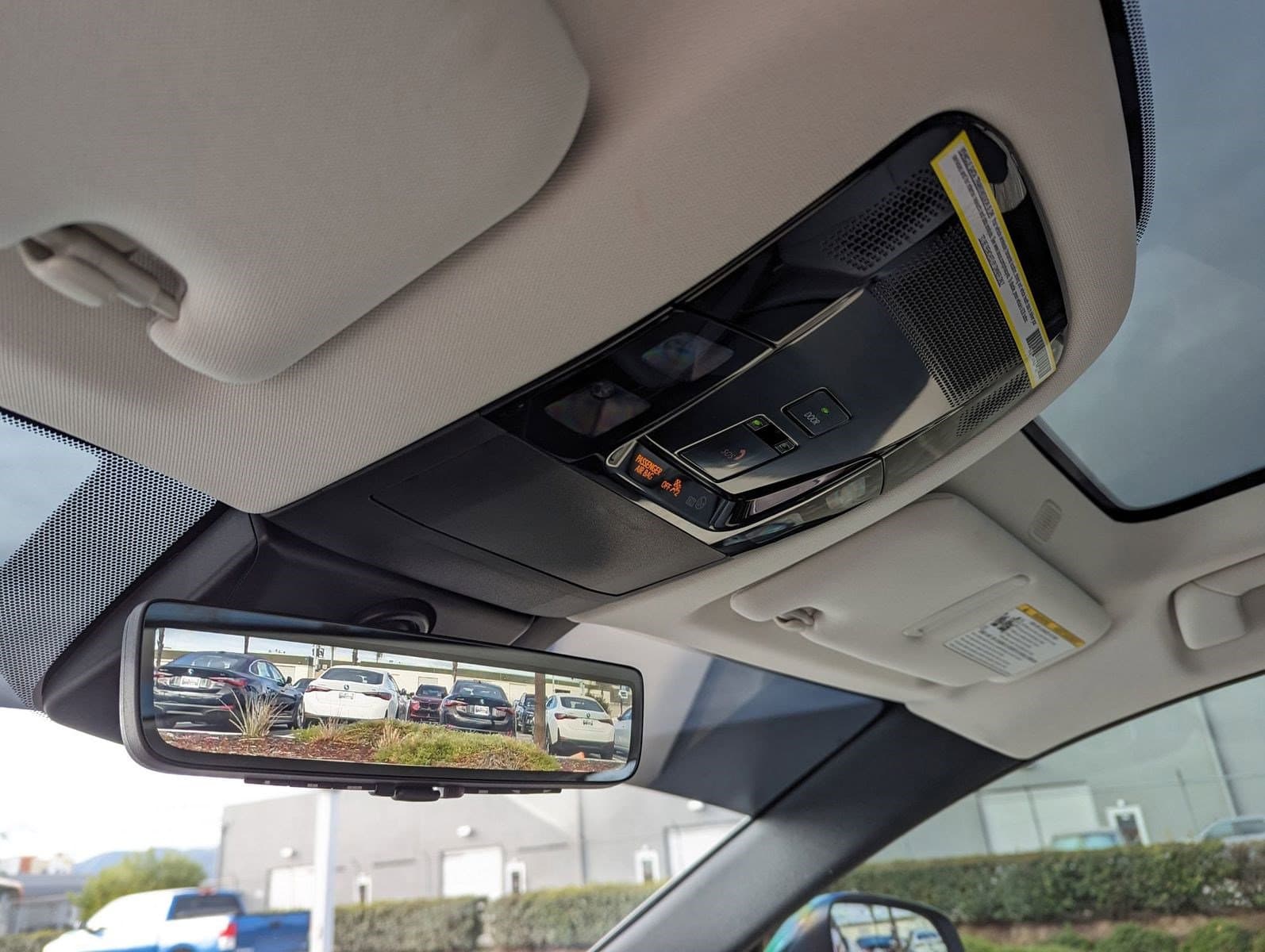 Vehicle photo 24