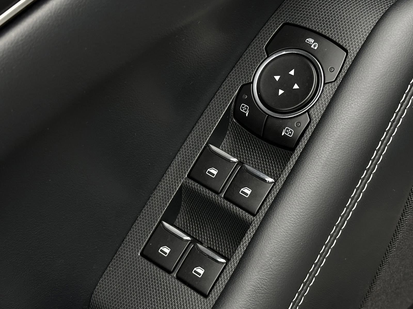 Vehicle photo 11