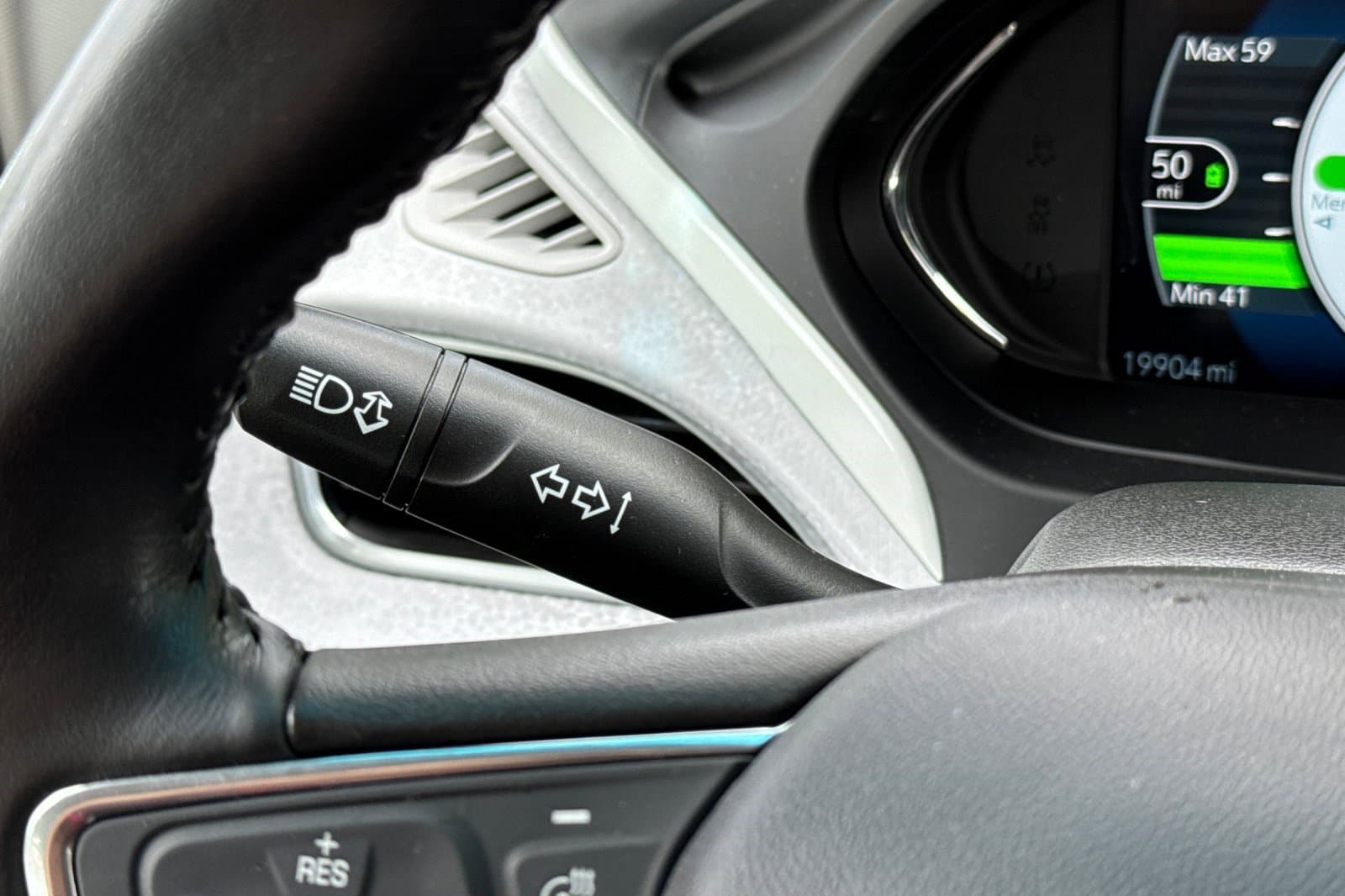Vehicle photo 29