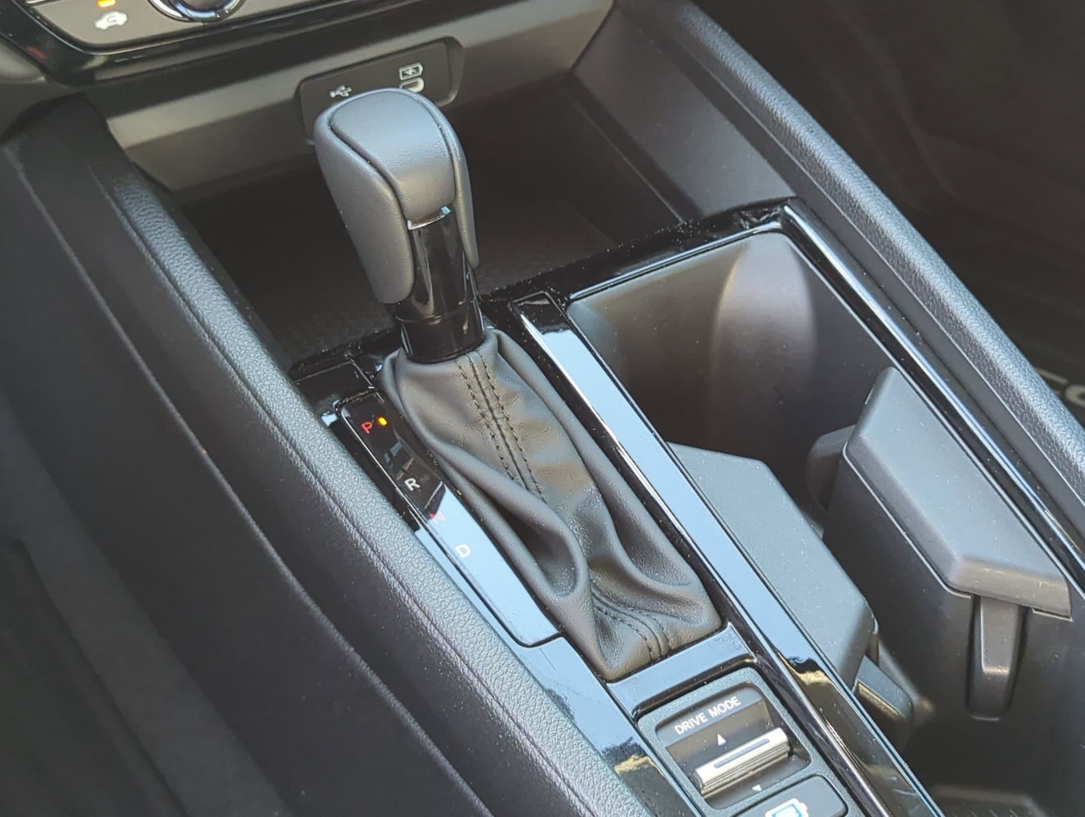 Vehicle photo 23