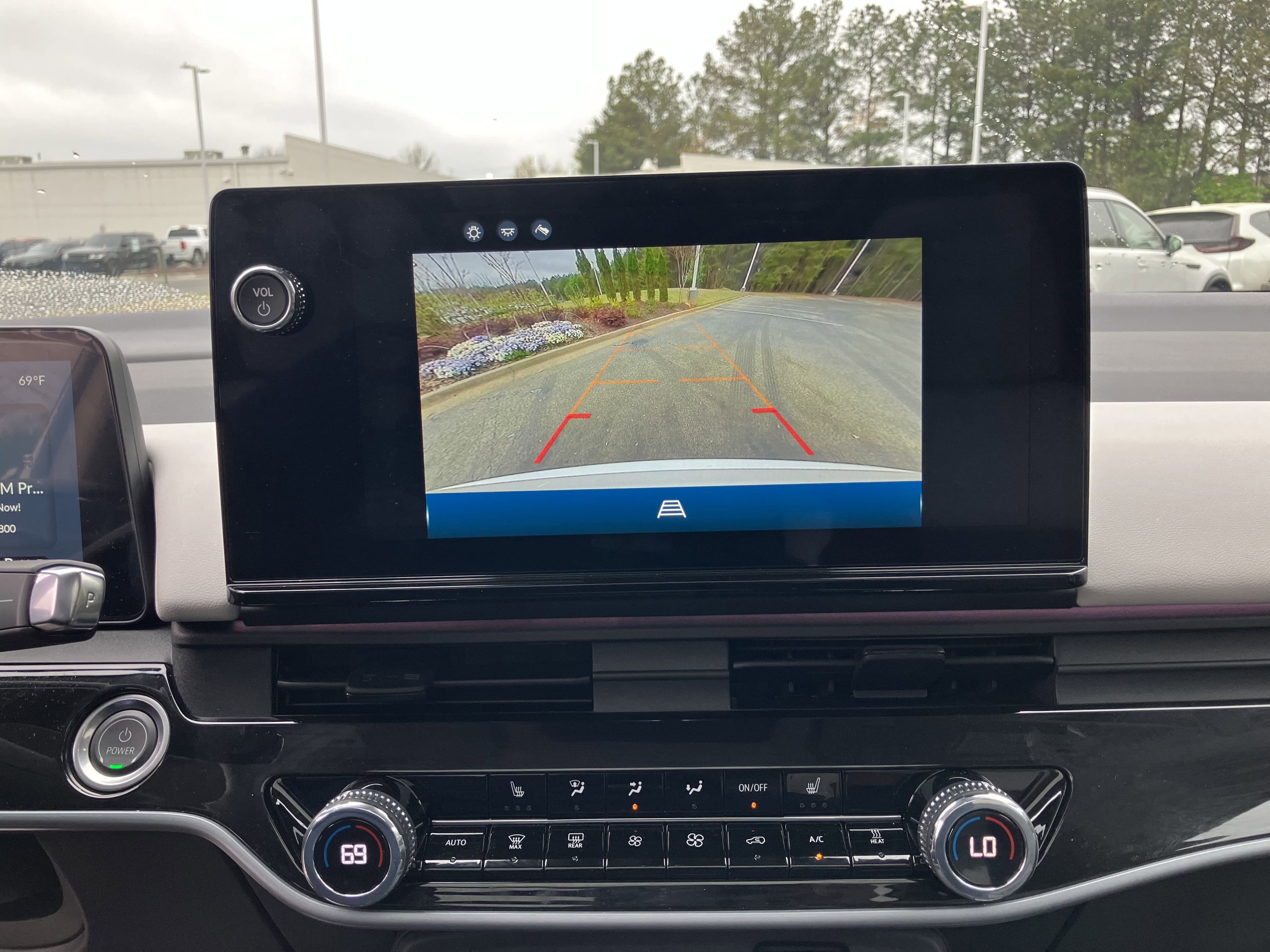 Vehicle photo 26