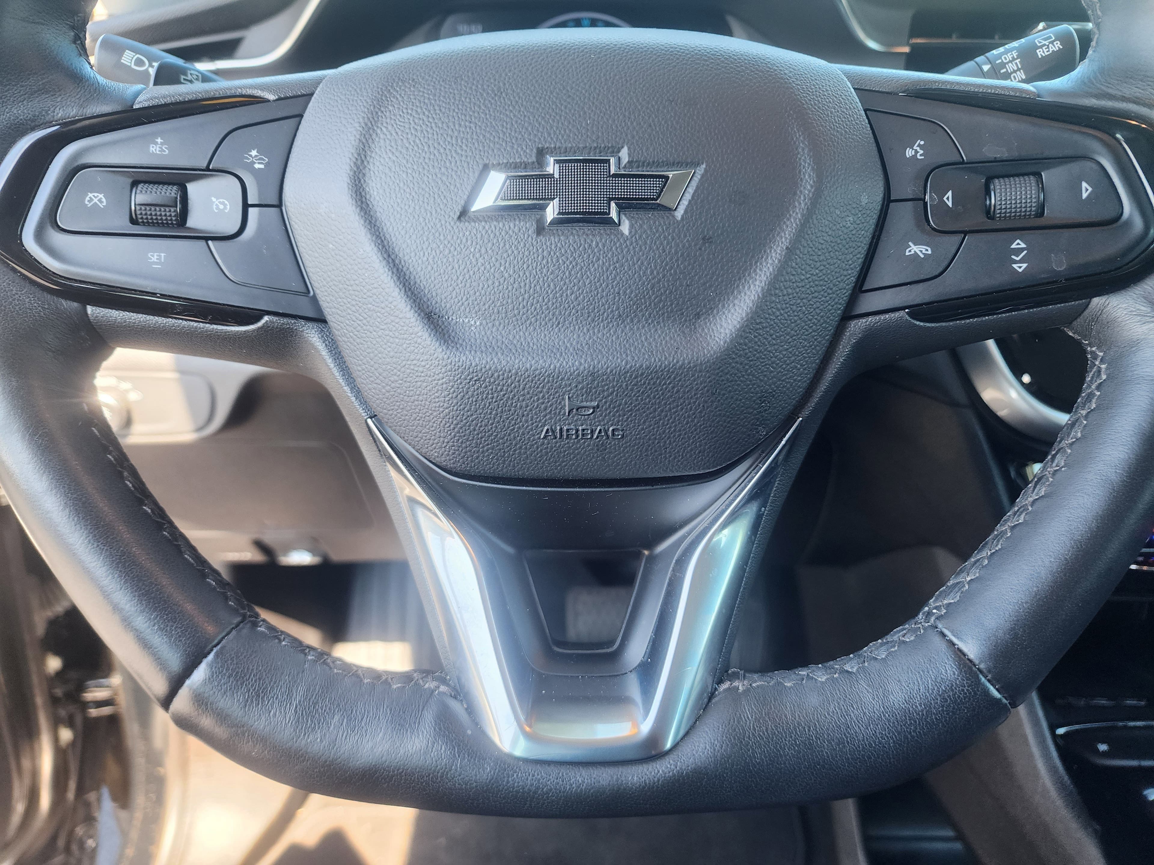 Vehicle photo 25