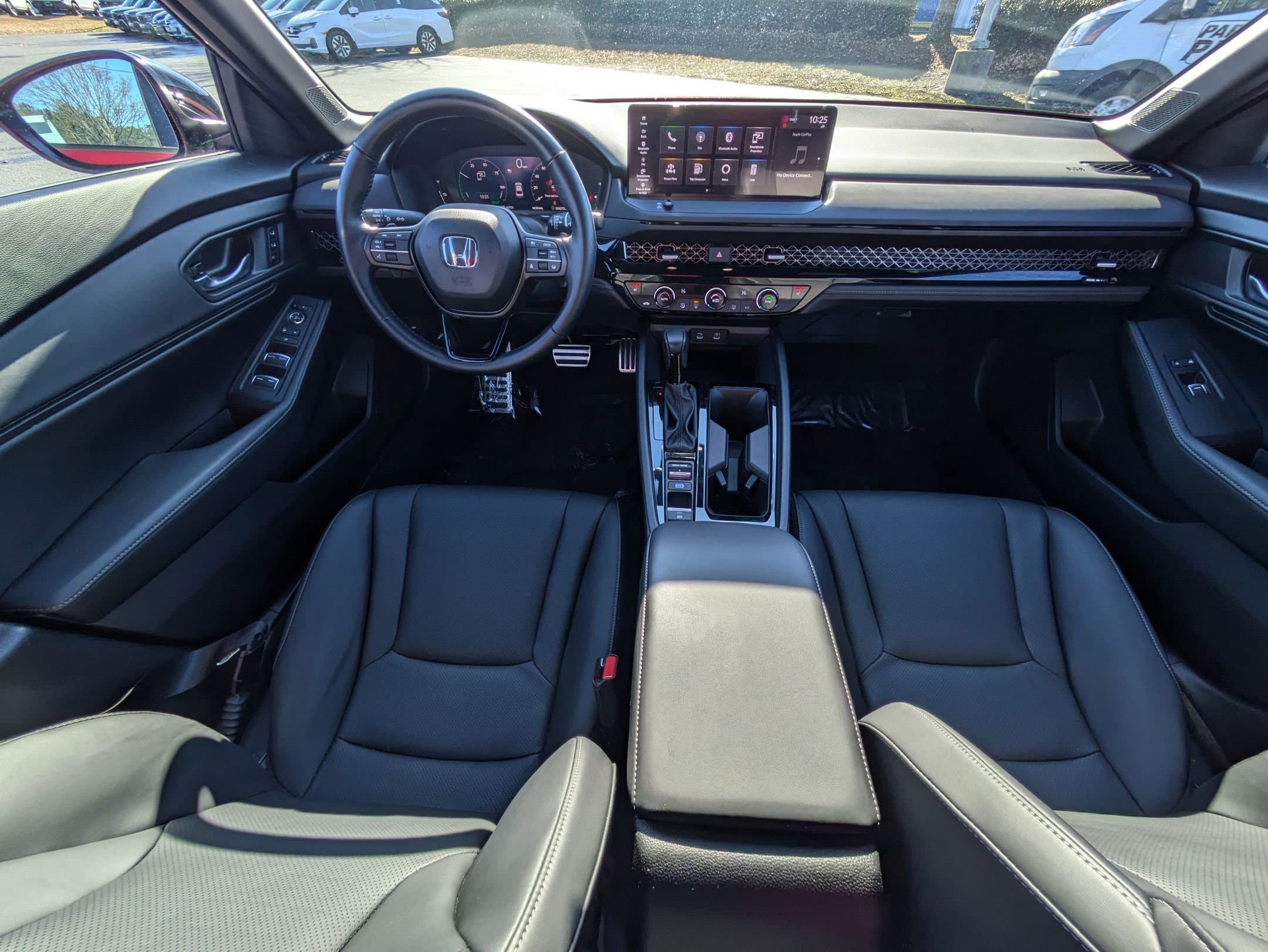 Vehicle photo 25