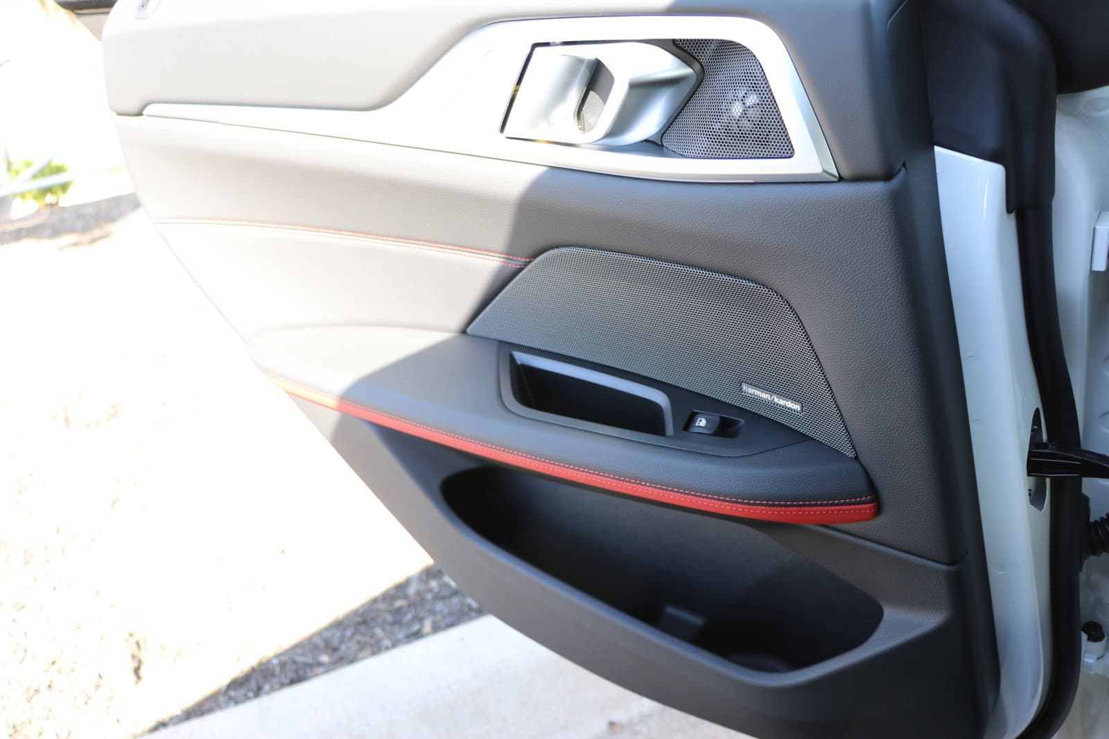 Vehicle photo 30