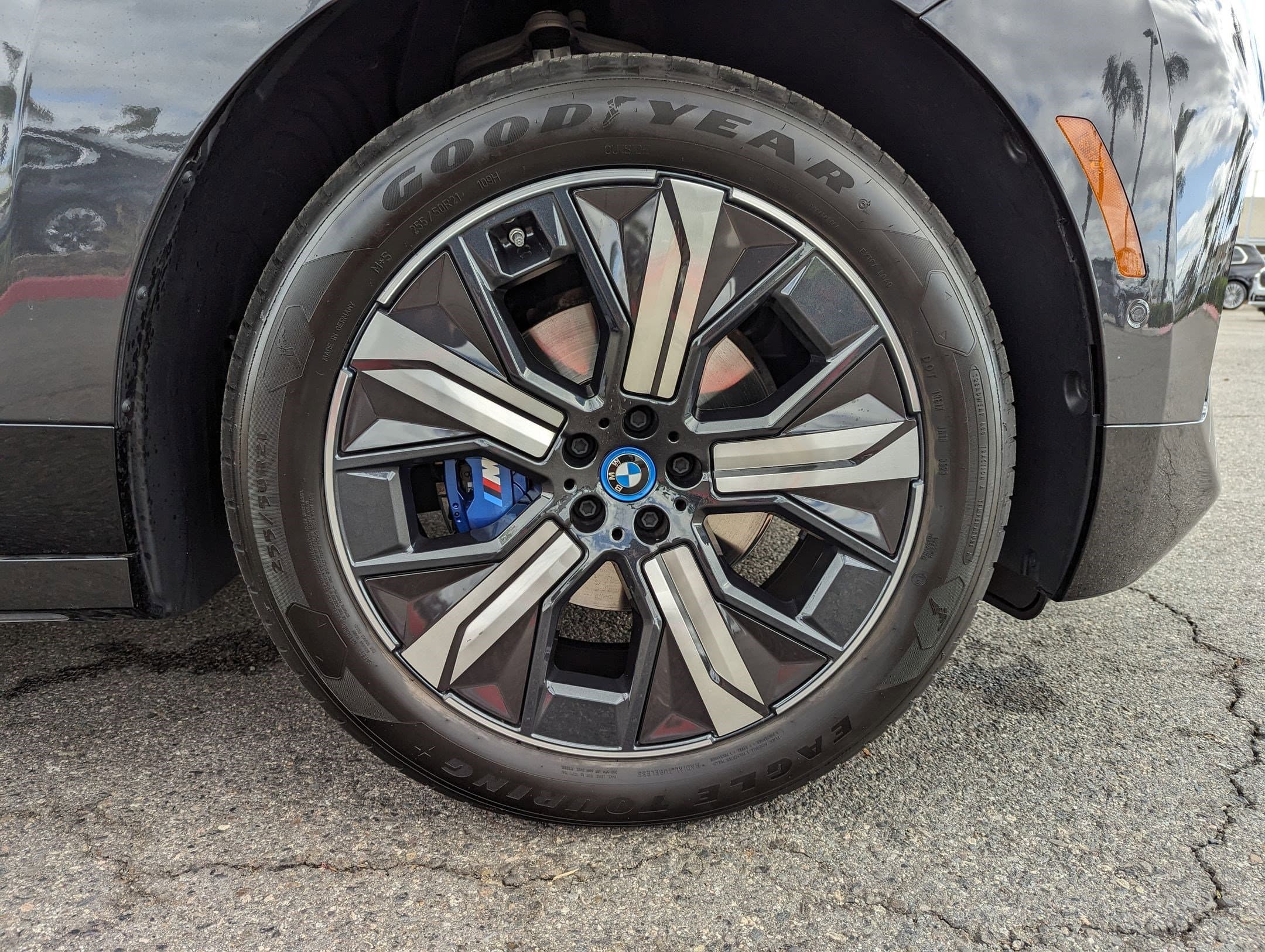 Vehicle photo 11