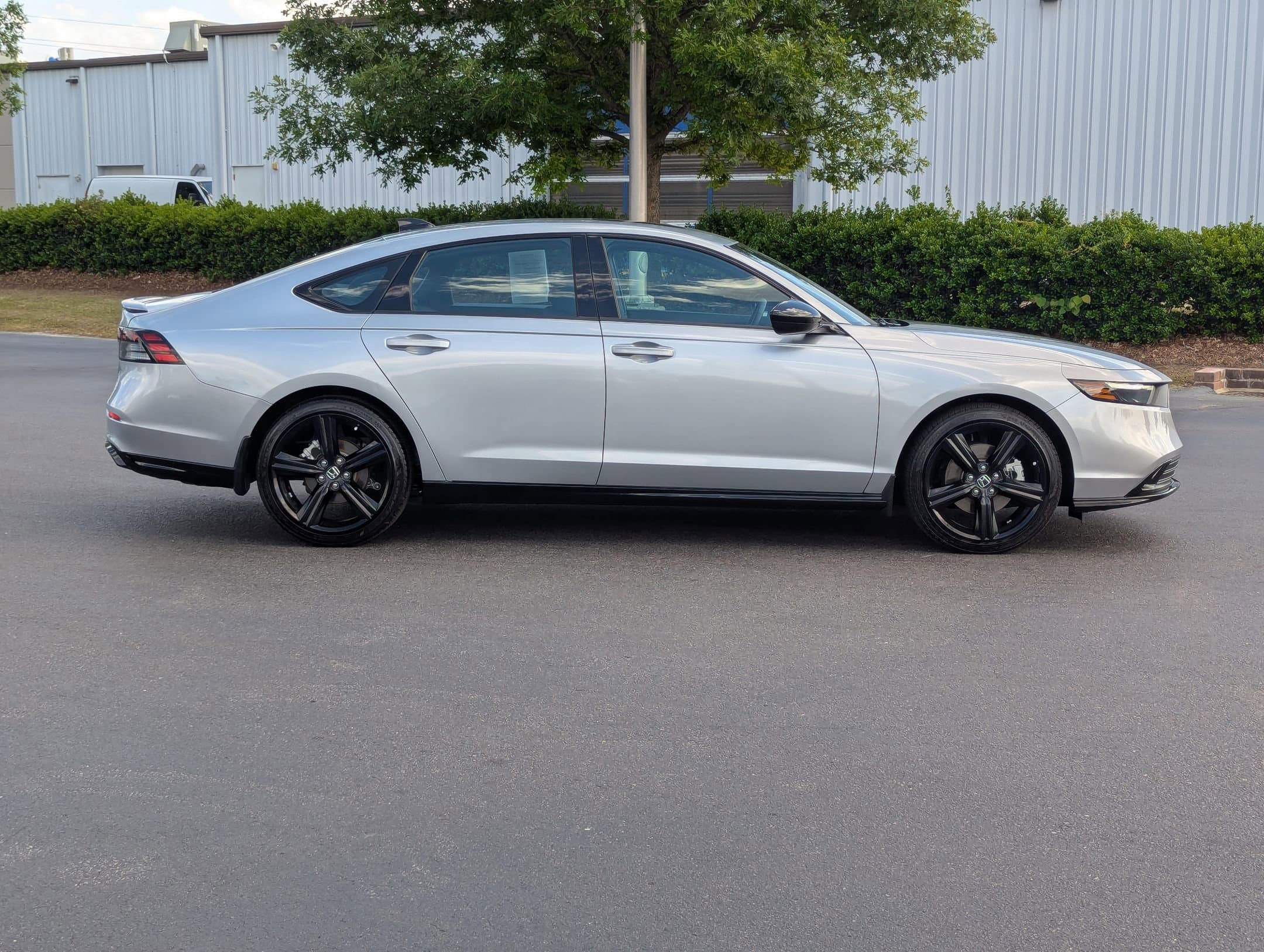 Vehicle photo 8