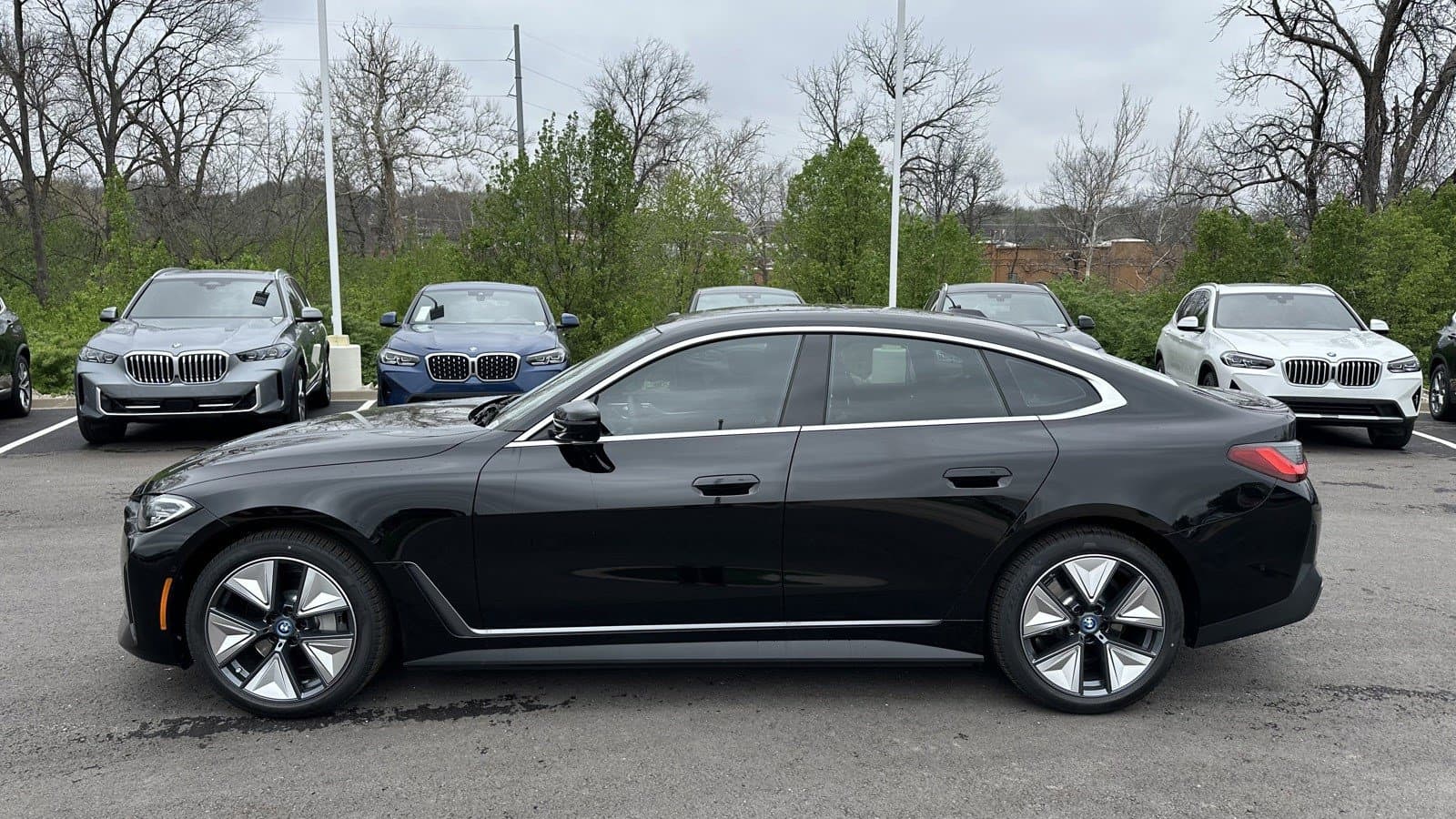 Vehicle photo 5