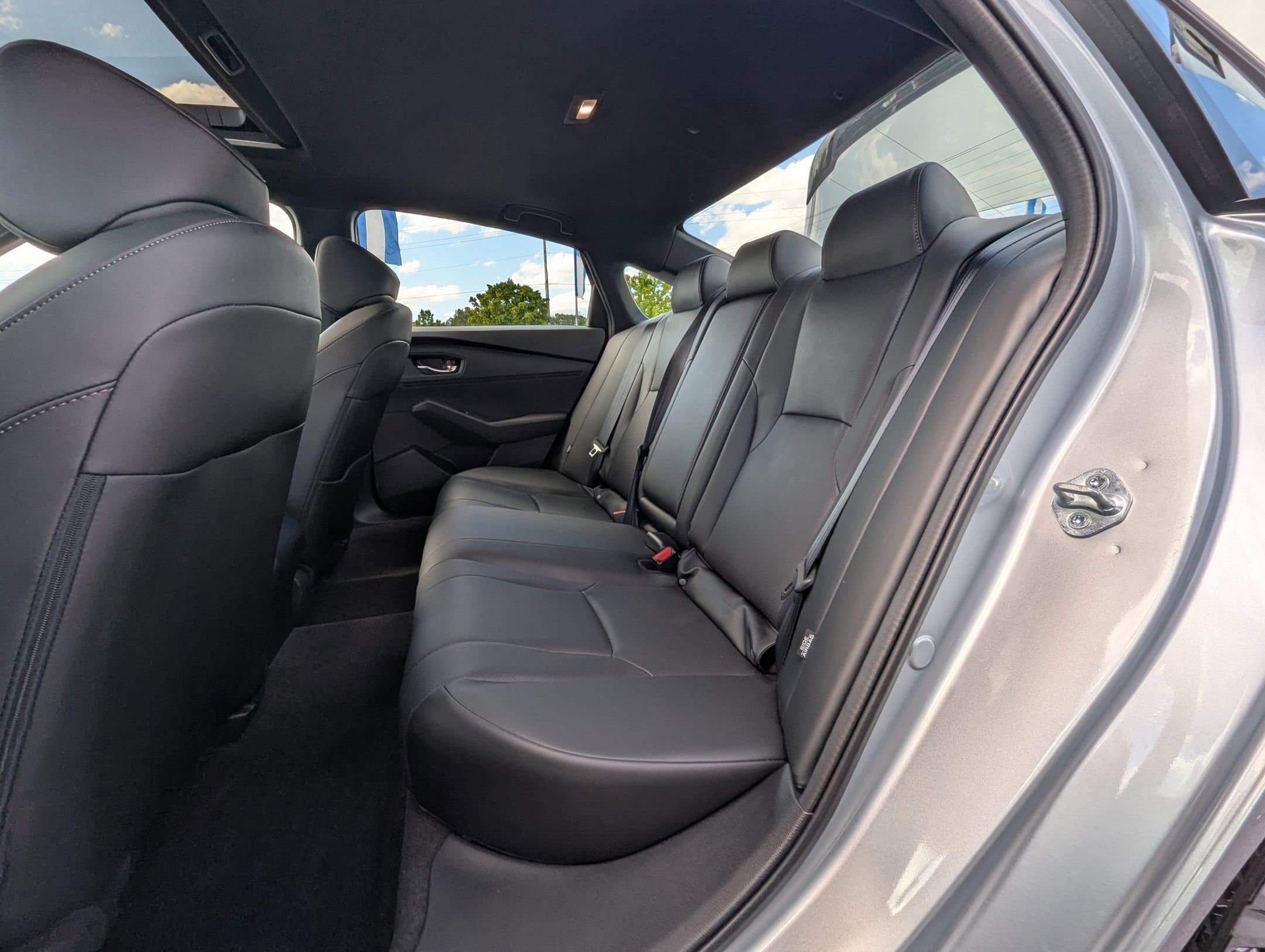 Vehicle photo 25