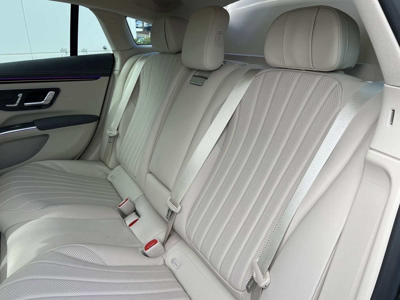 Vehicle photo 30