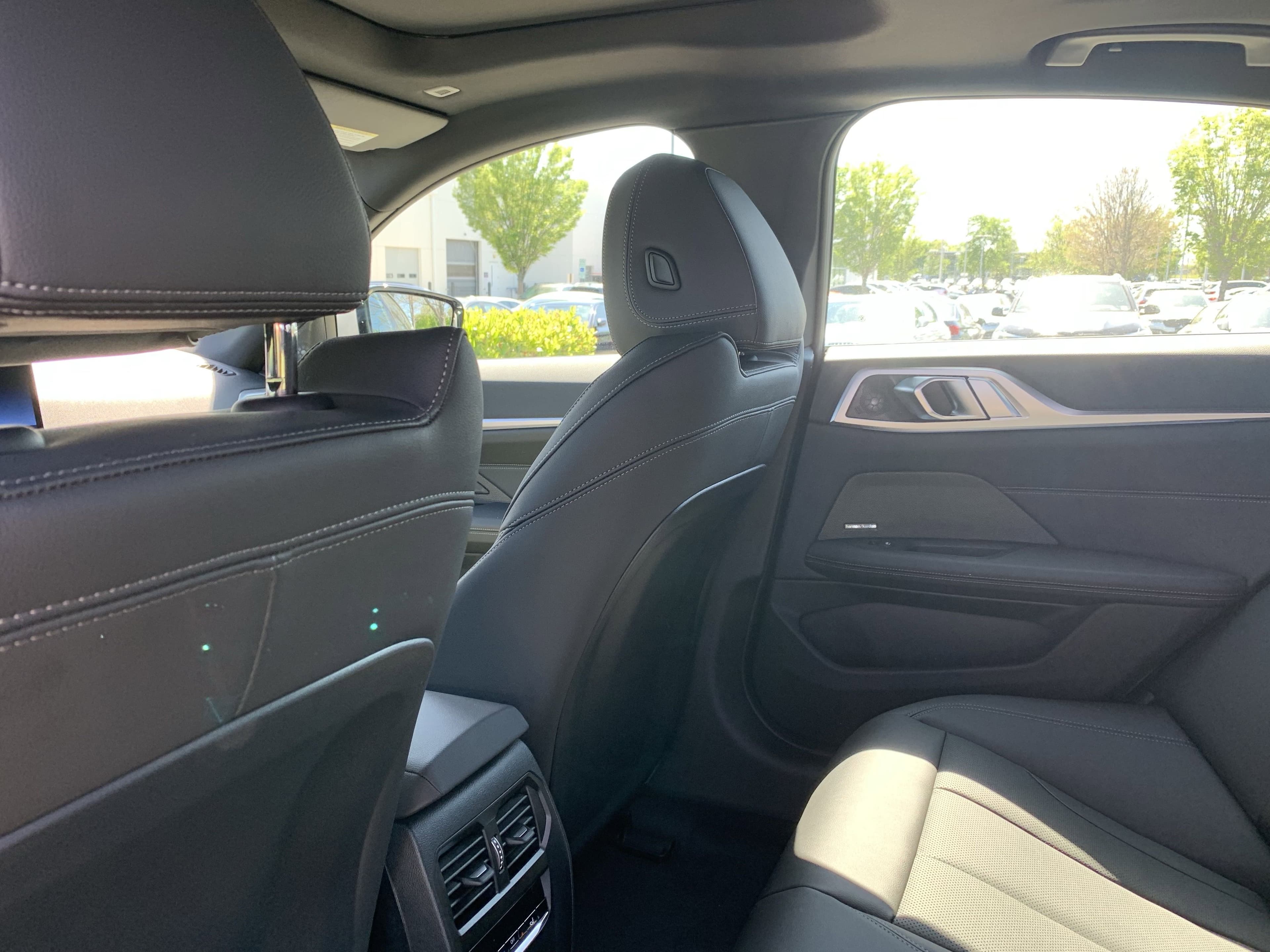 Vehicle photo 29