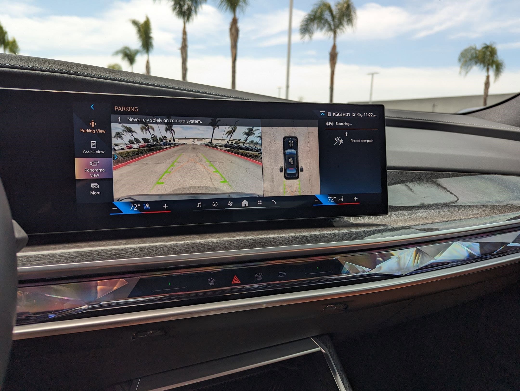 Vehicle photo 24