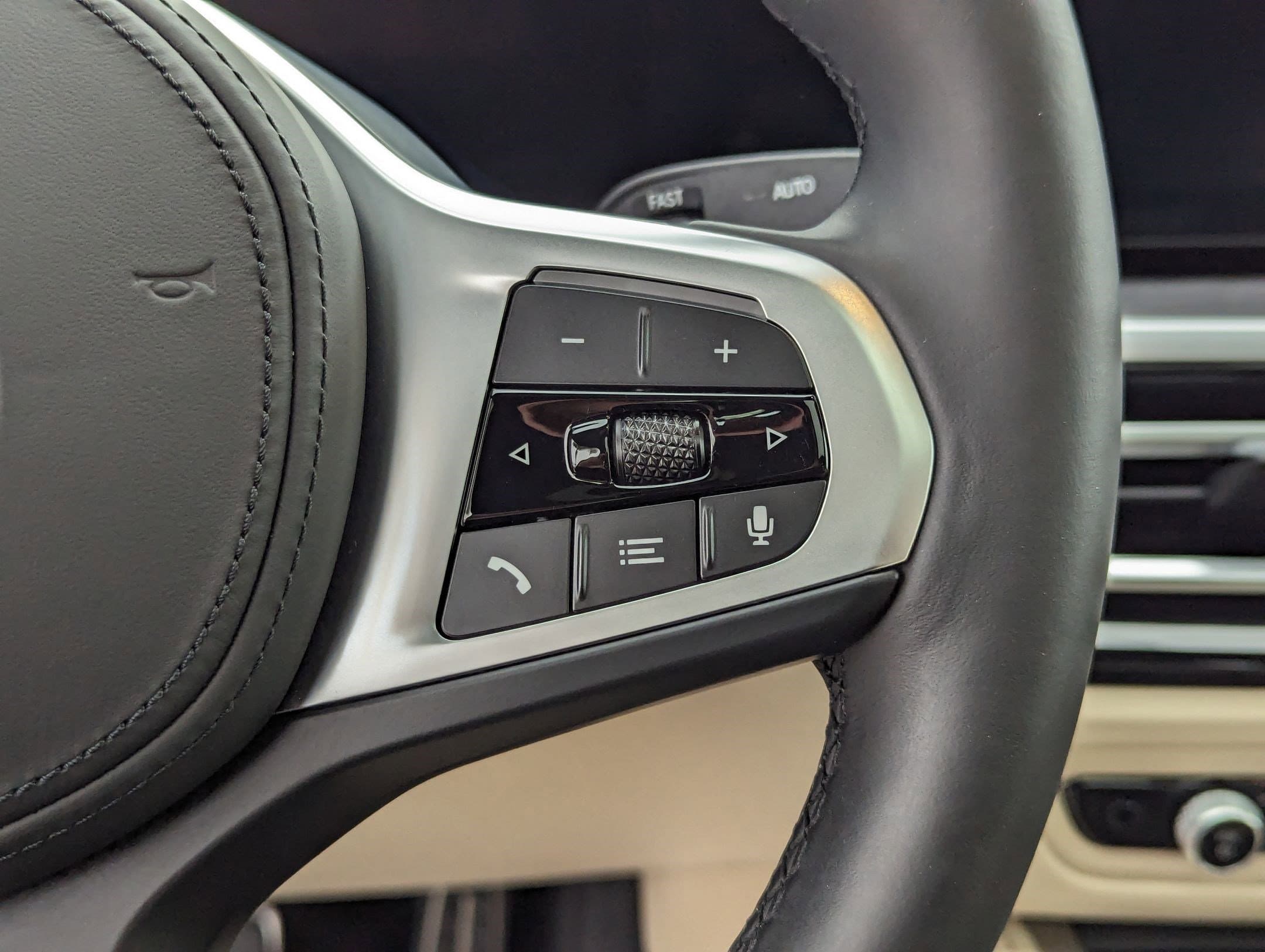 Vehicle photo 18