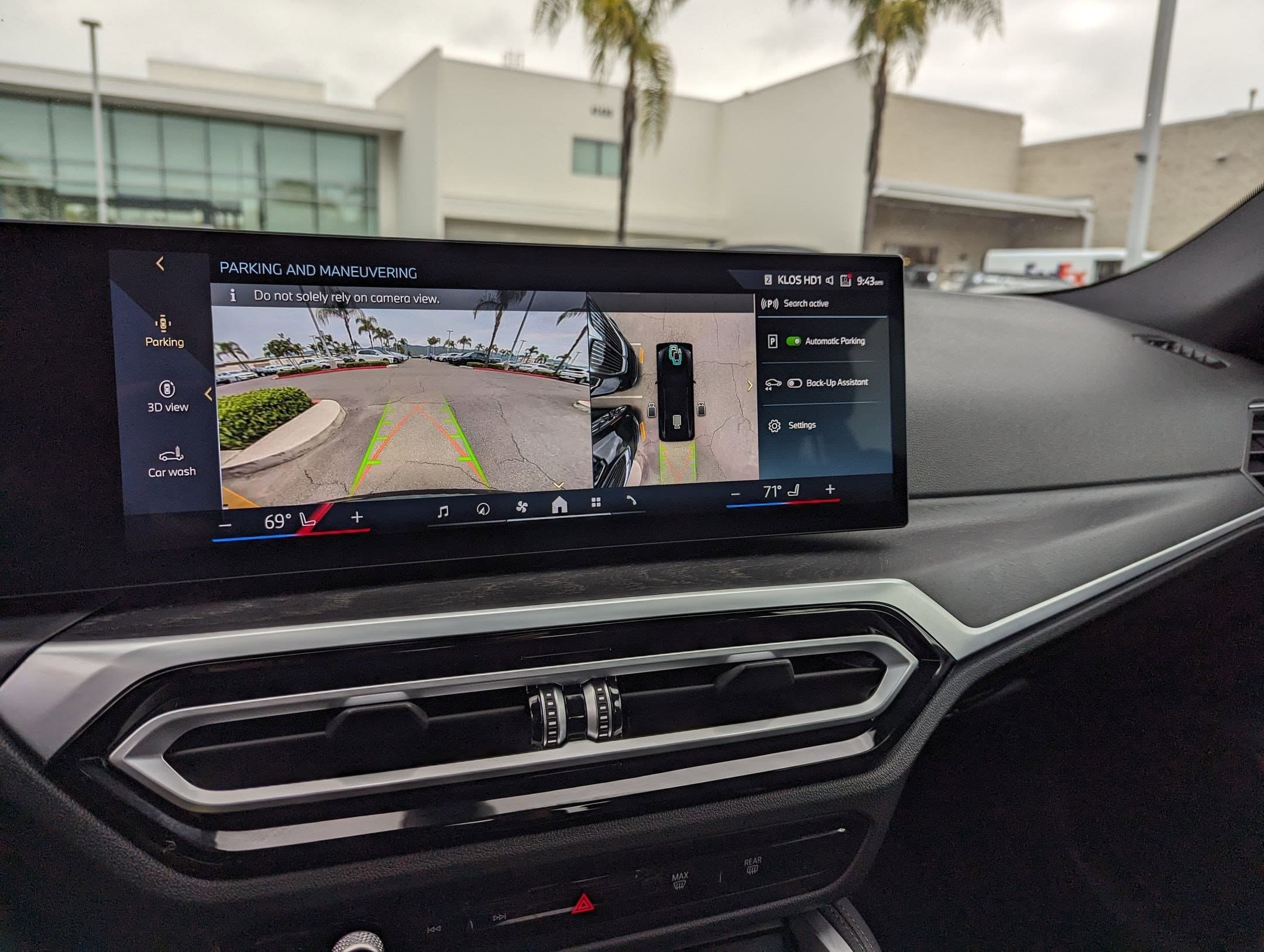 Vehicle photo 24