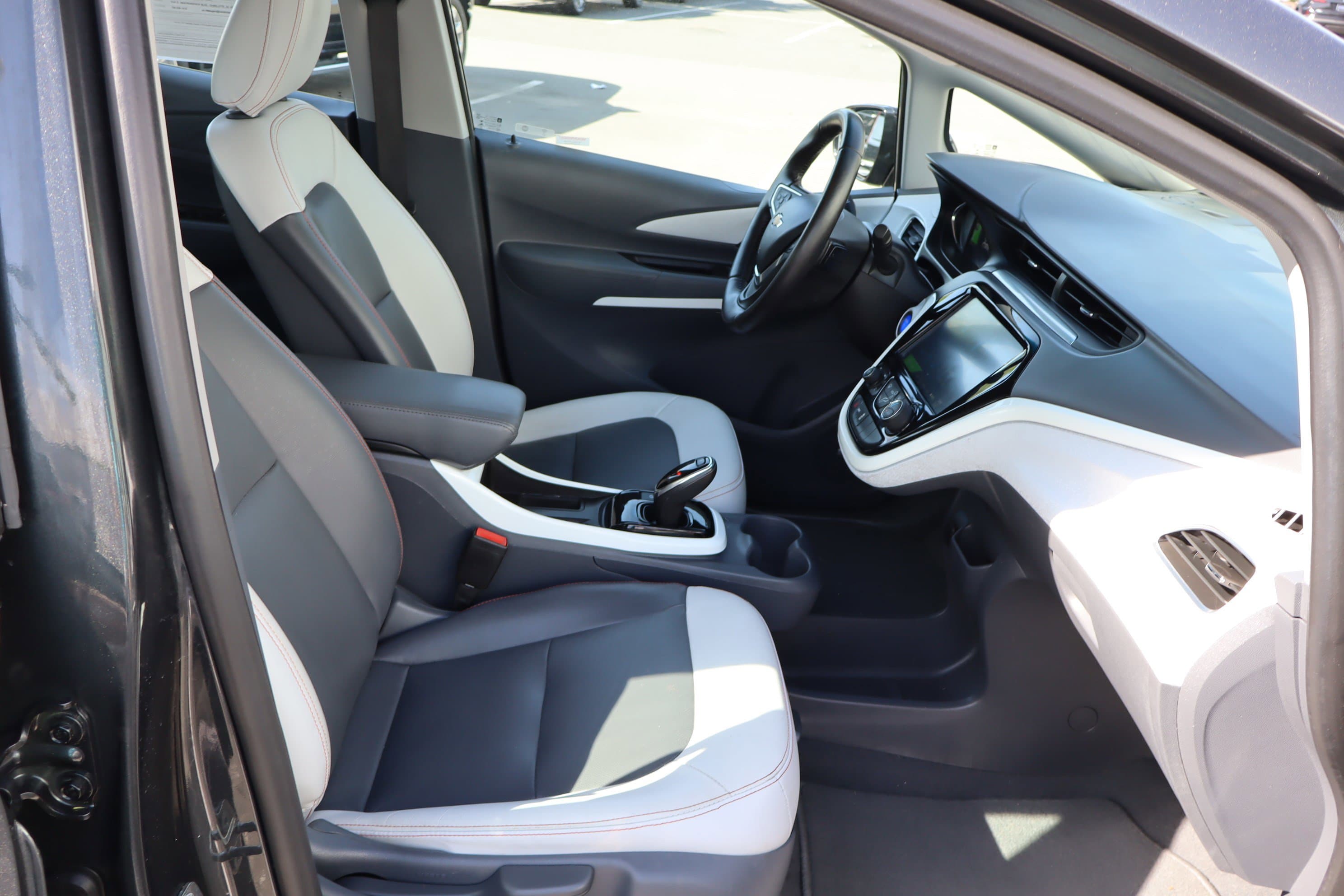 Vehicle photo 34