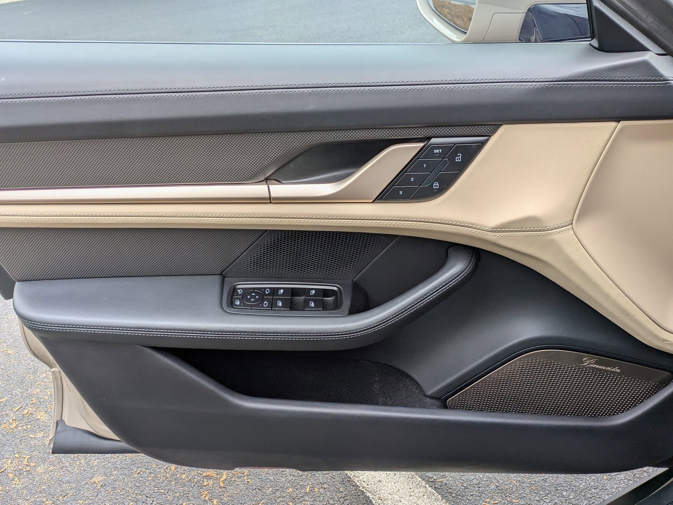 Vehicle photo 20