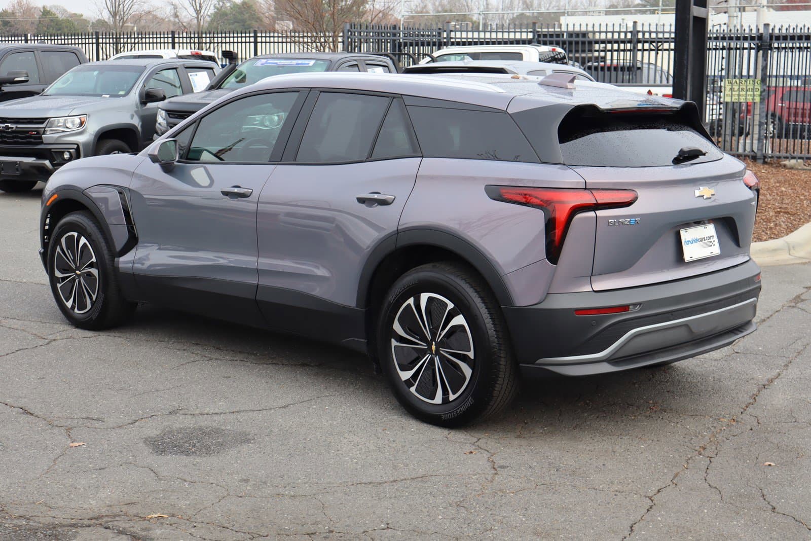 Vehicle photo 6