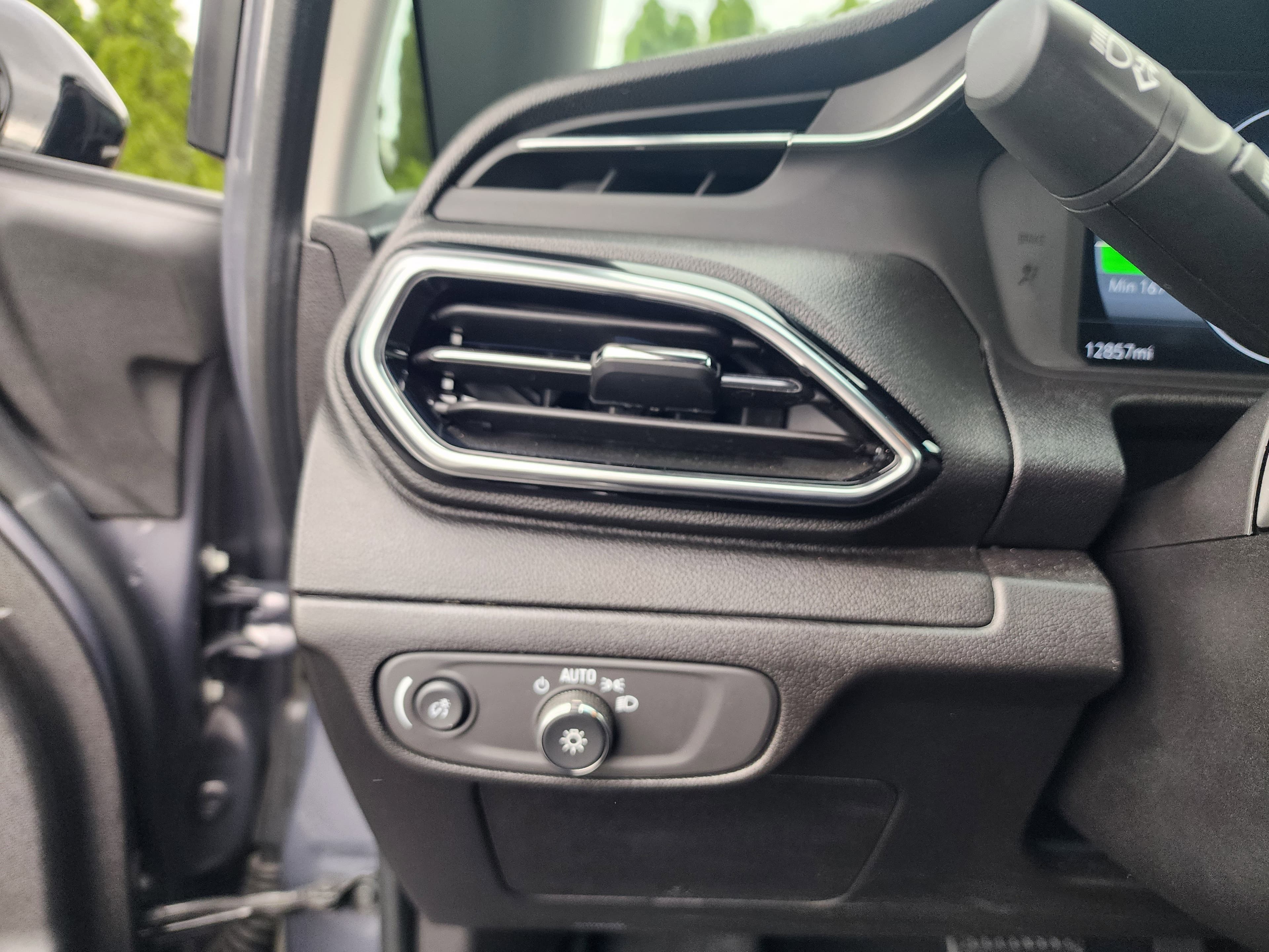 Vehicle photo 22