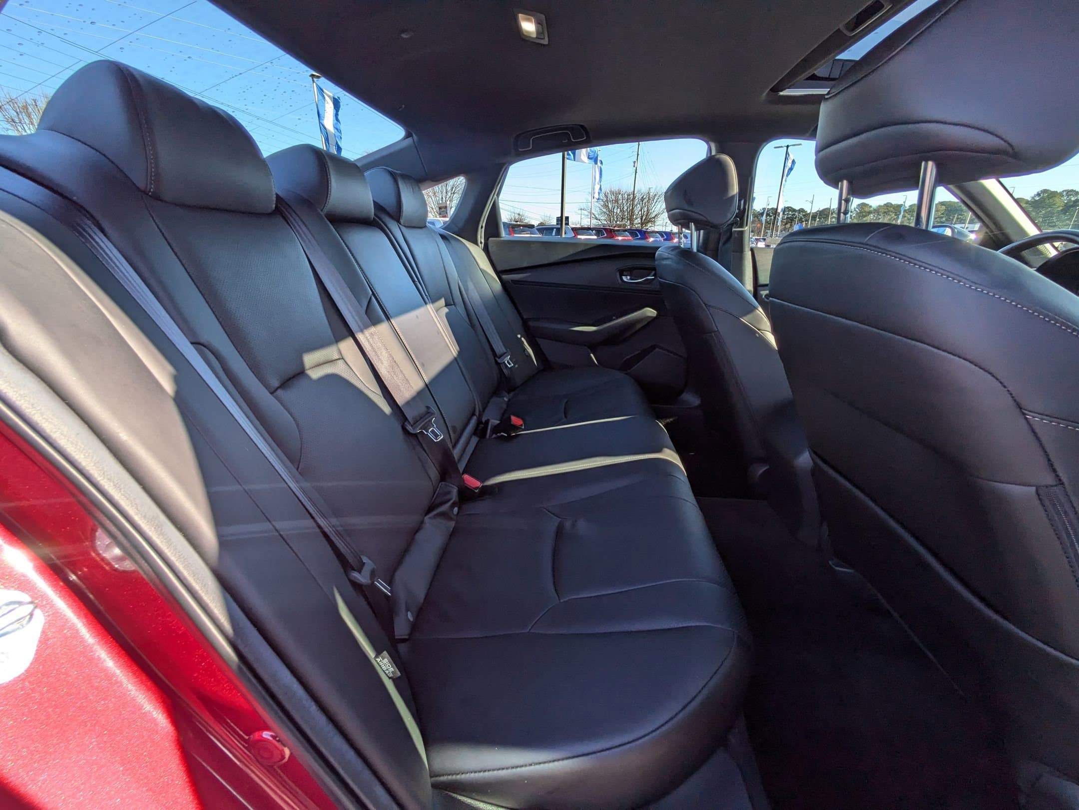 Vehicle photo 29