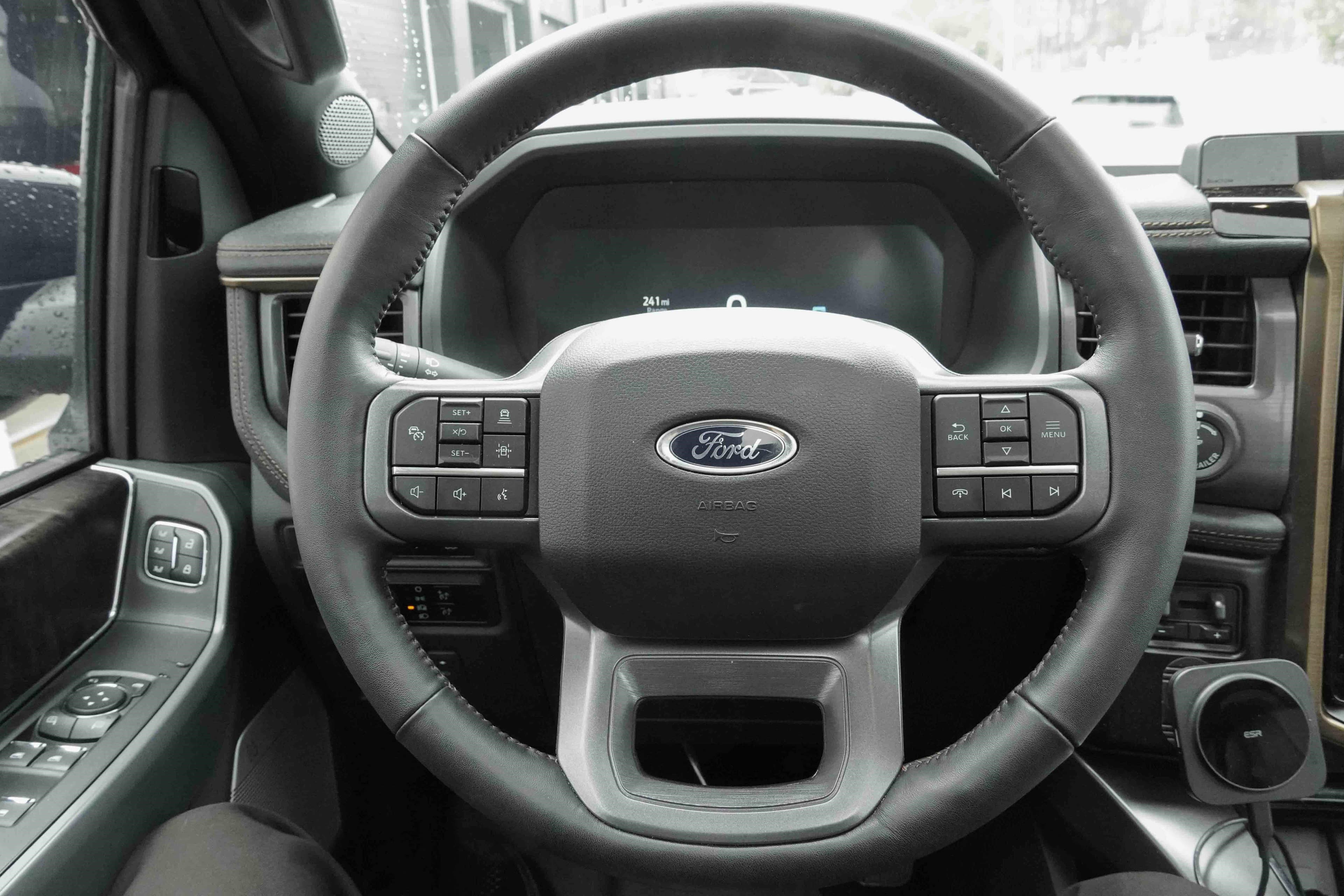 Vehicle photo 16
