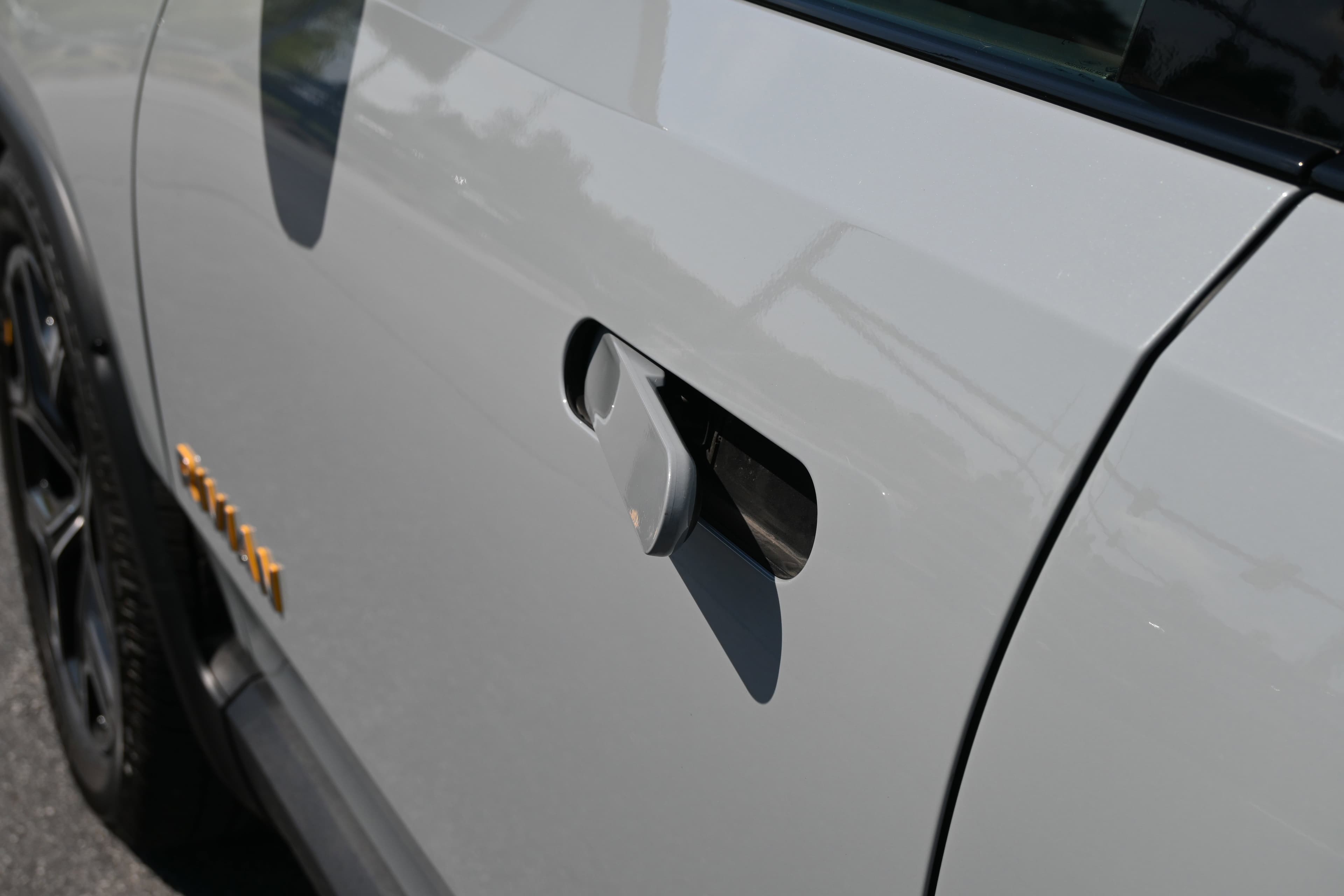 Vehicle photo 13