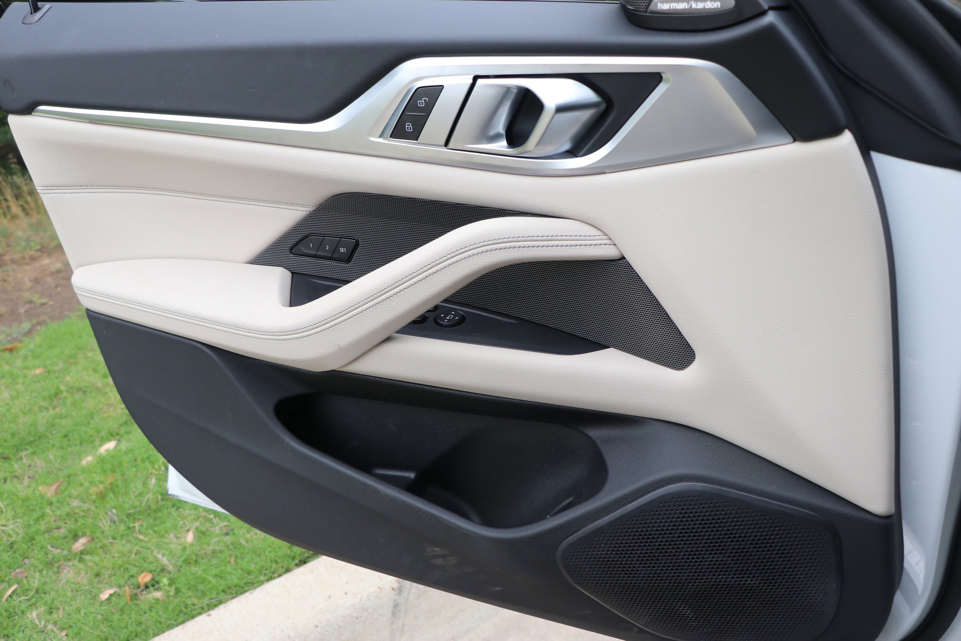 Vehicle photo 24