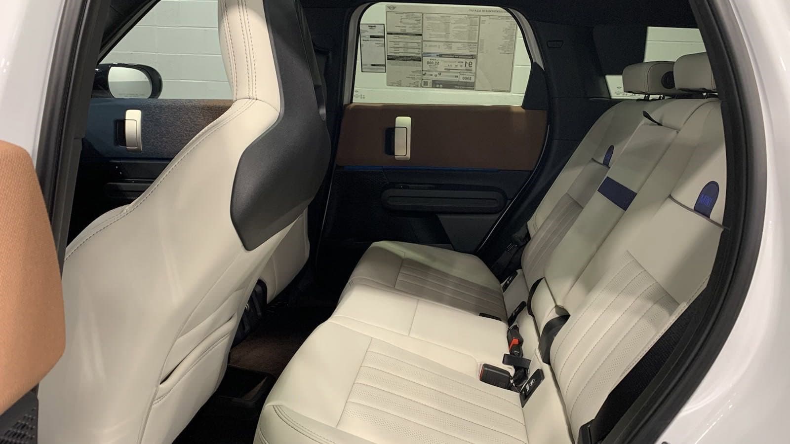 Vehicle photo 28