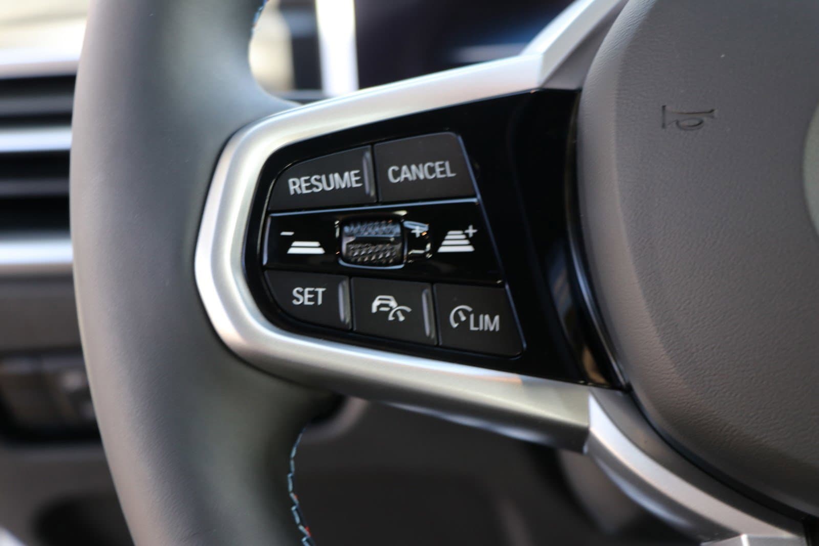 Vehicle photo 16