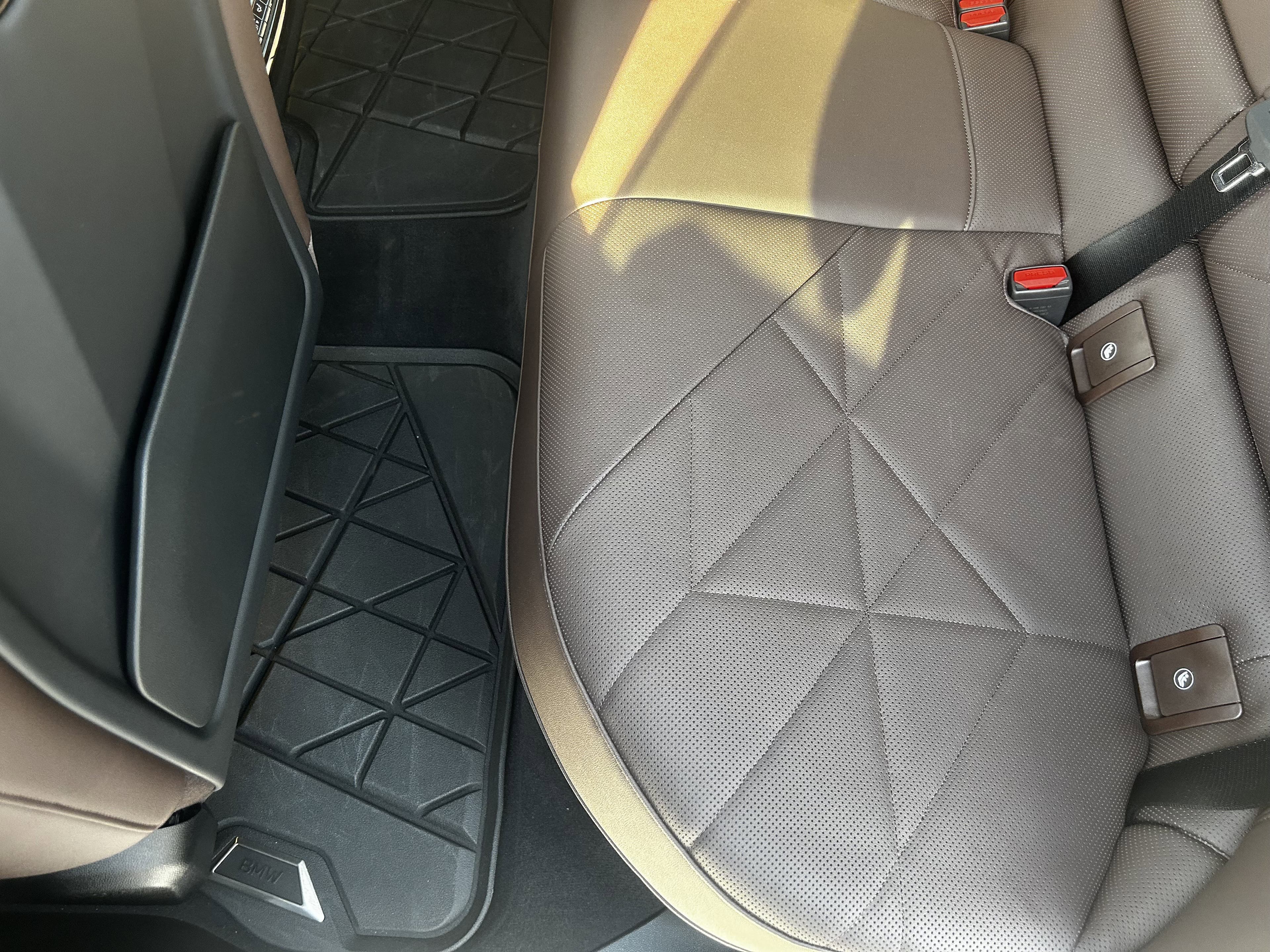 Vehicle photo 26