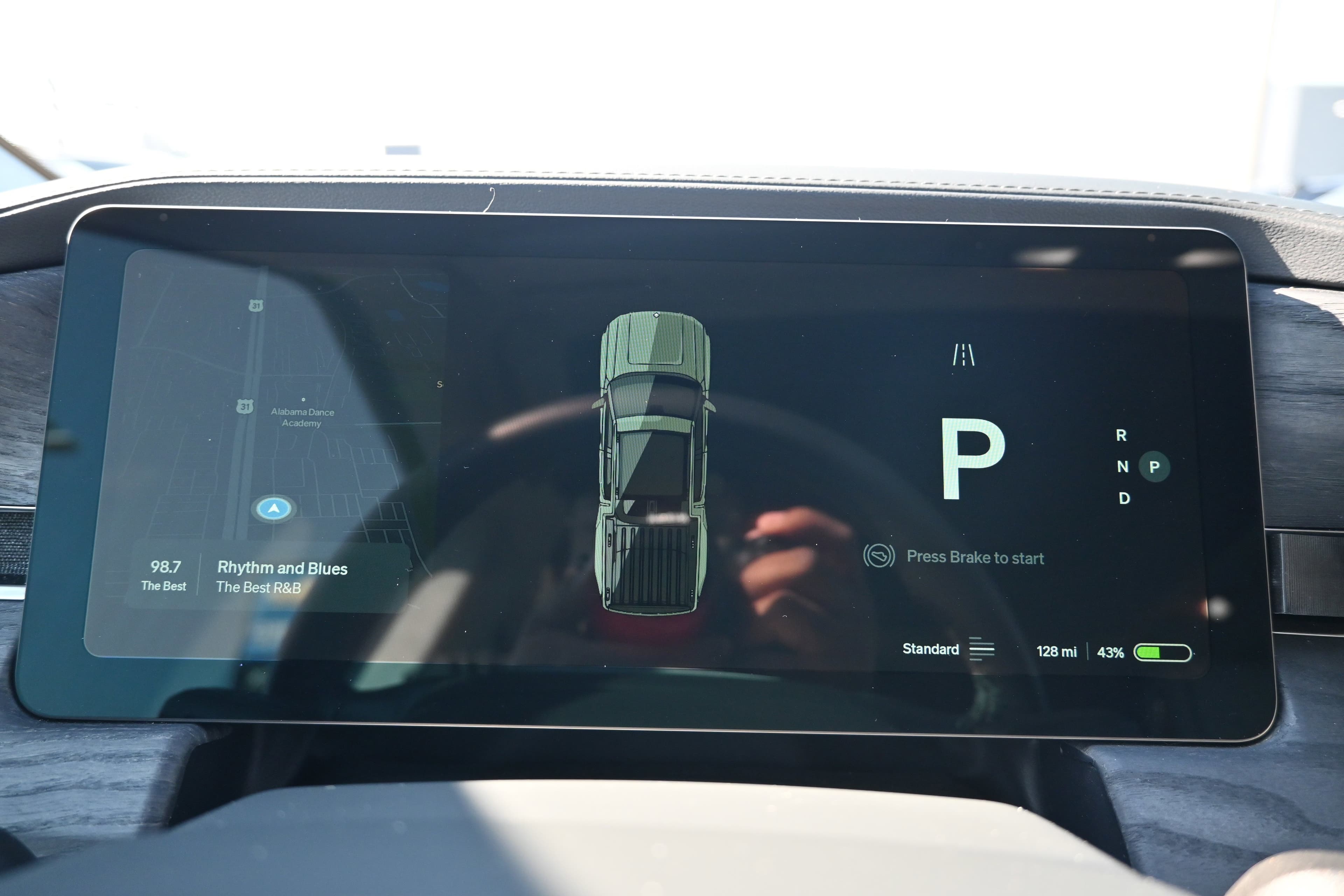 Vehicle photo 23