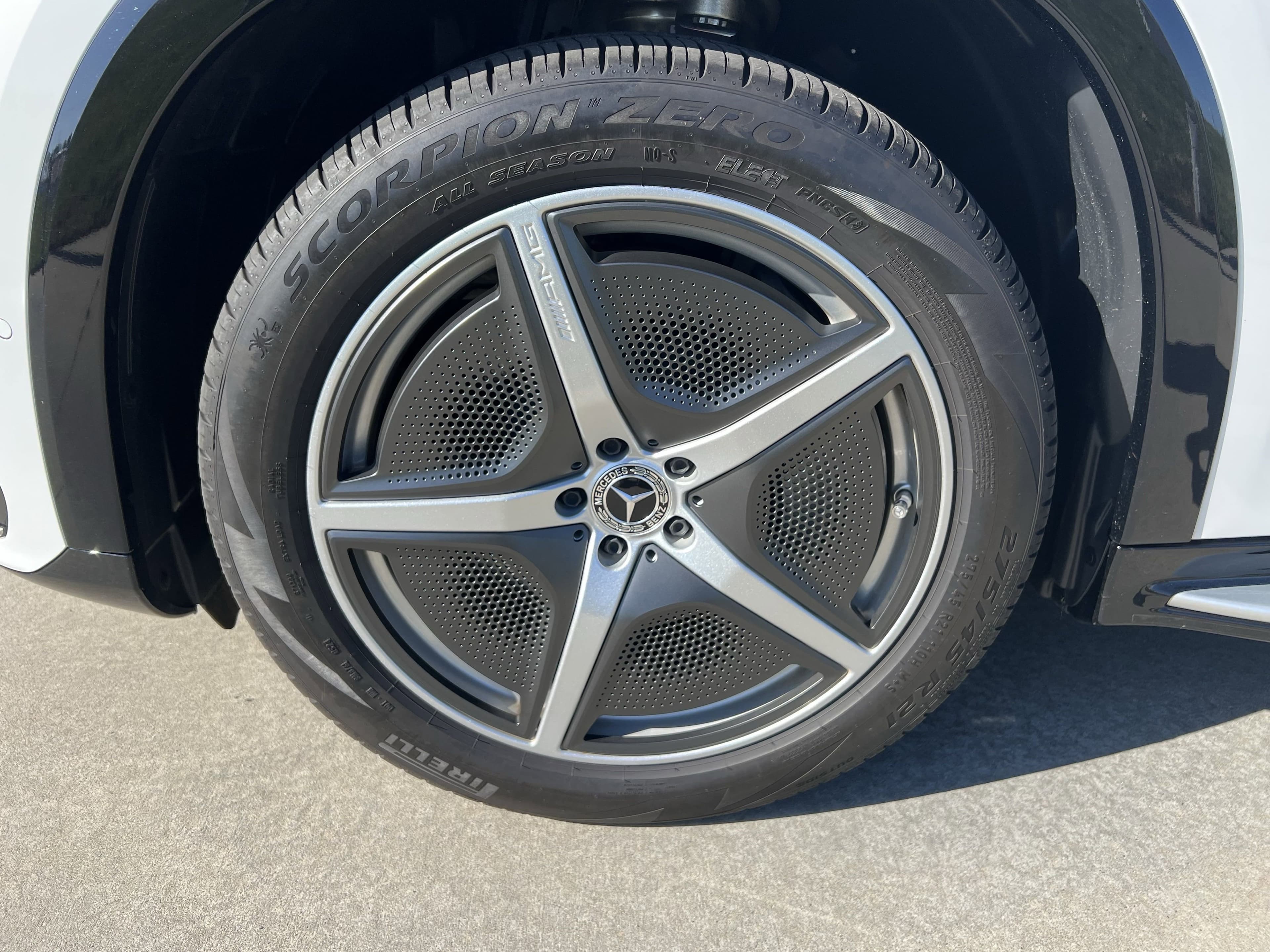 Vehicle photo 11