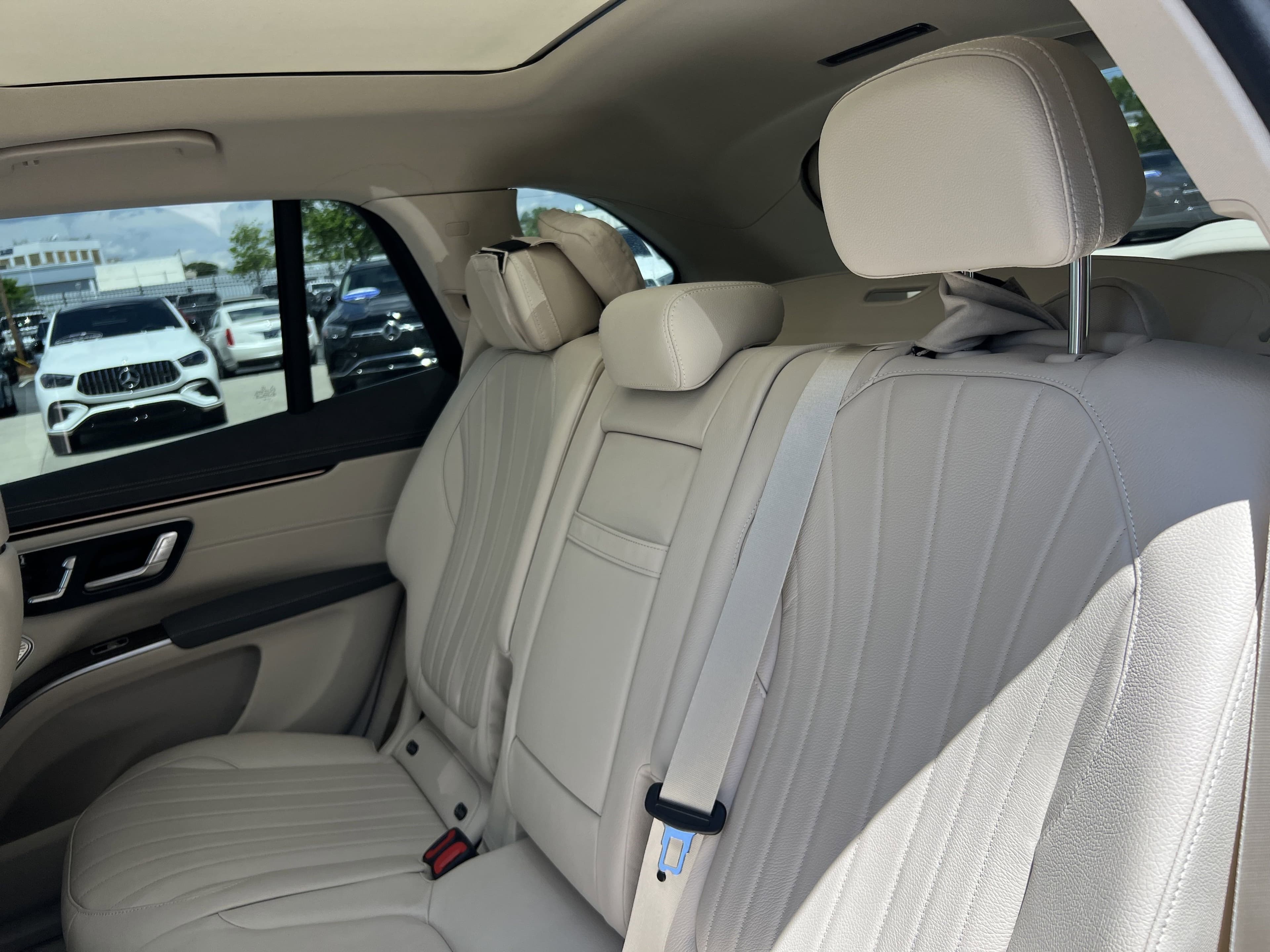 Vehicle photo 31