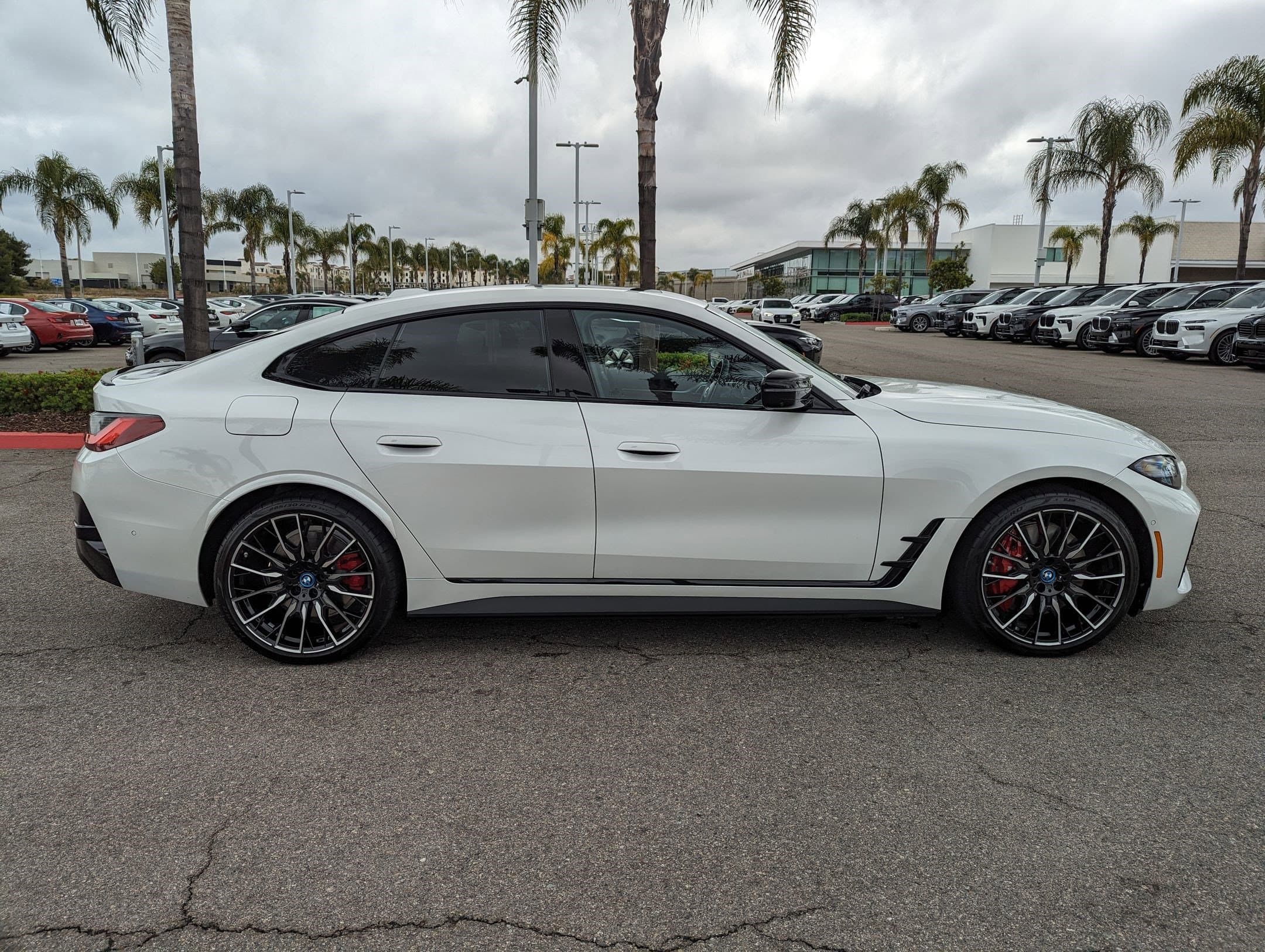 Vehicle photo 9