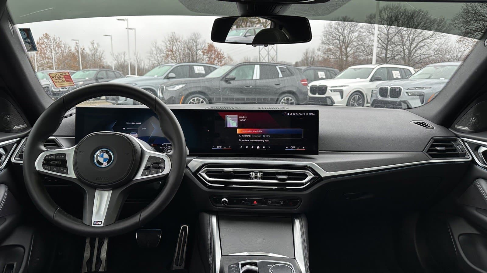 Vehicle photo 28