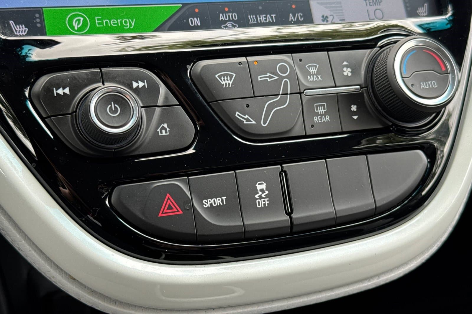 Vehicle photo 23