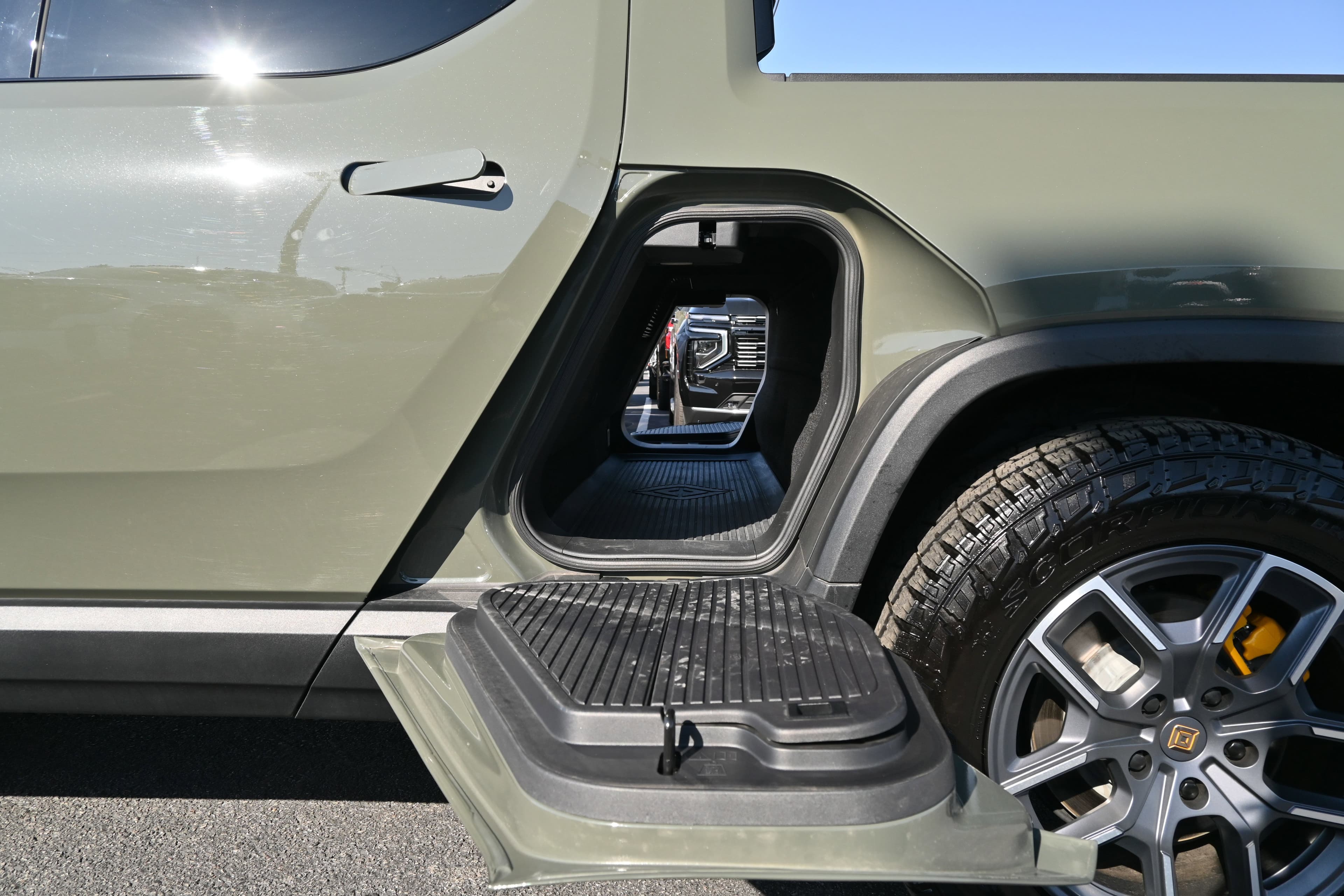 Vehicle photo 6