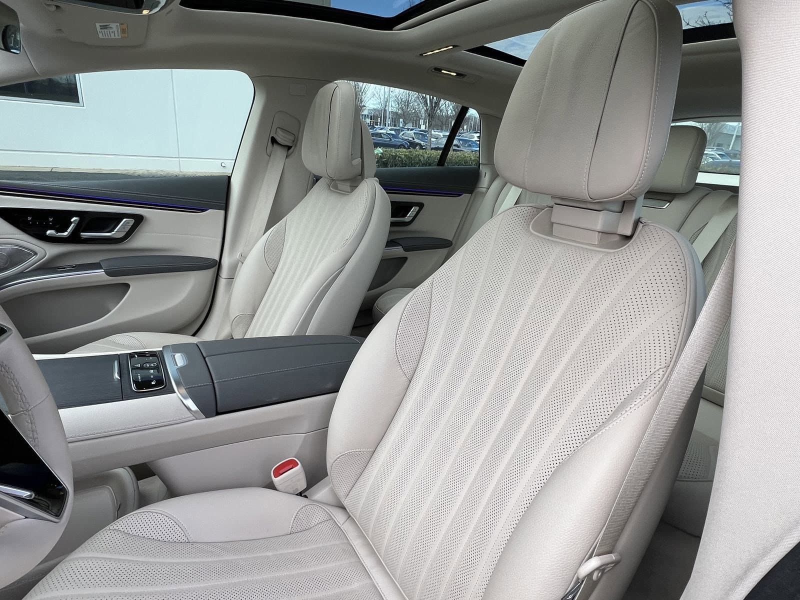 Vehicle photo 14