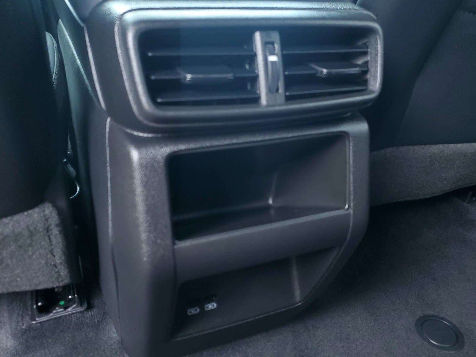 Vehicle photo 31