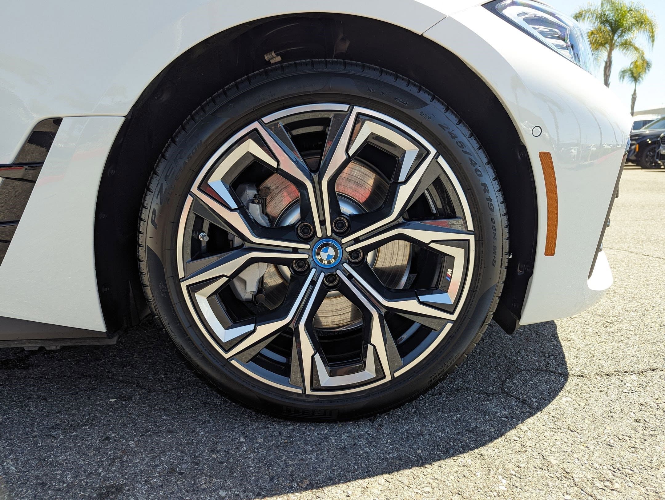 Vehicle photo 11