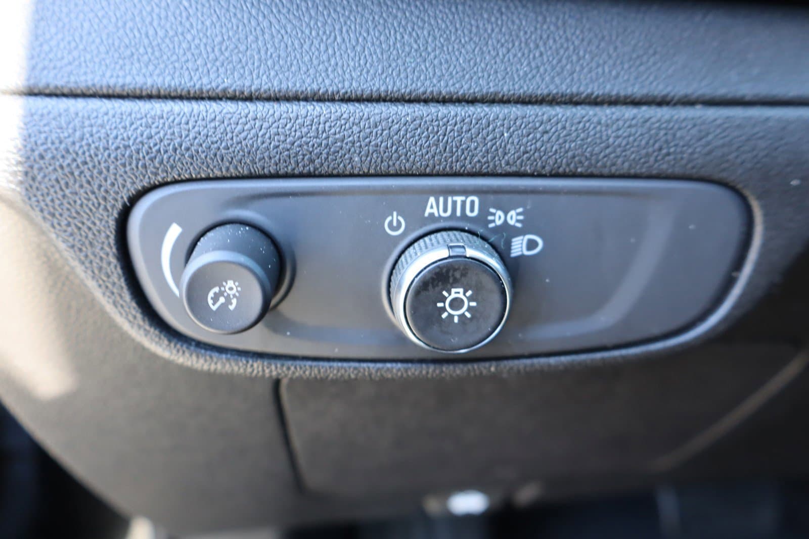 Vehicle photo 16