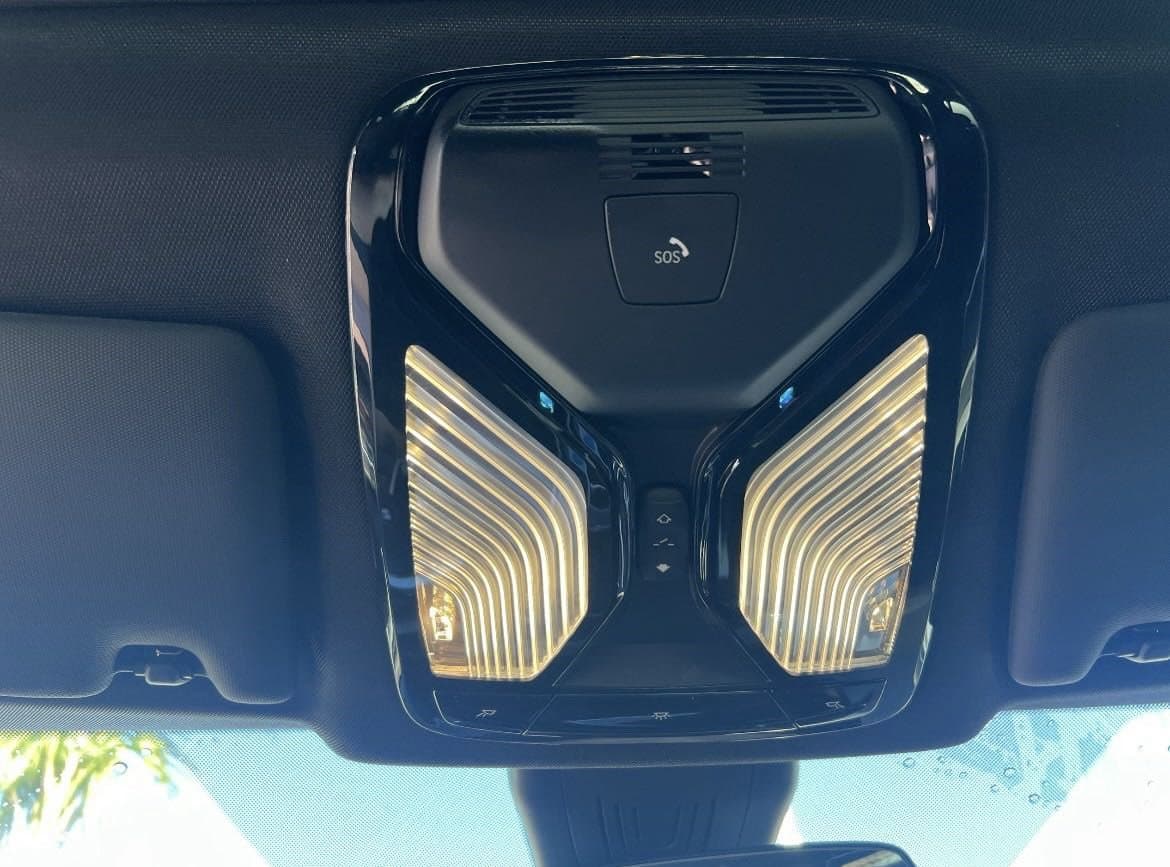 Vehicle photo 38