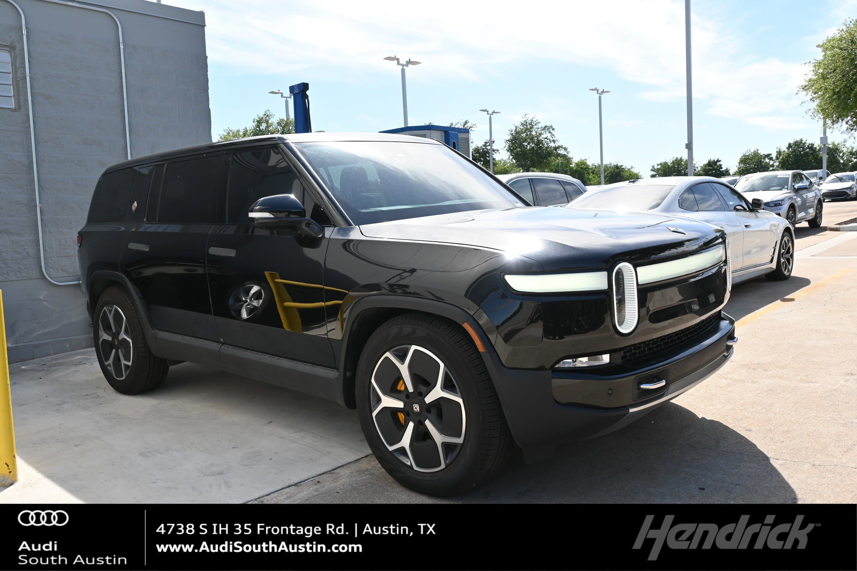 2022 Rivian R1S / Midnight