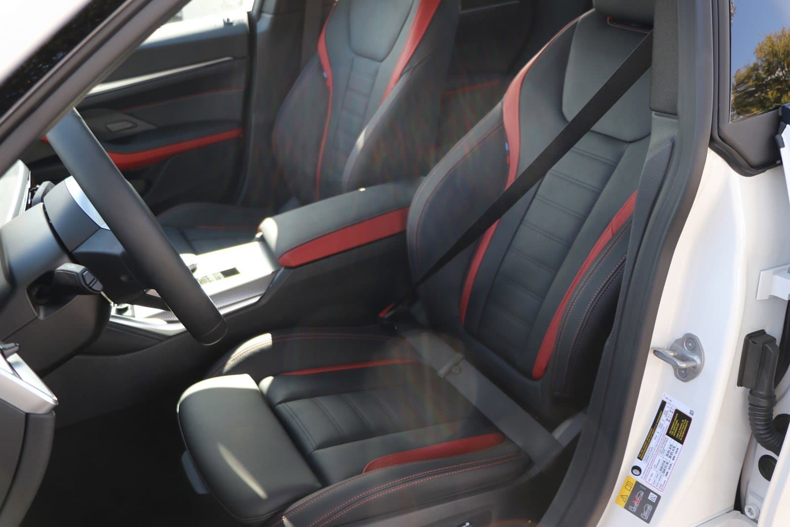 Vehicle photo 14